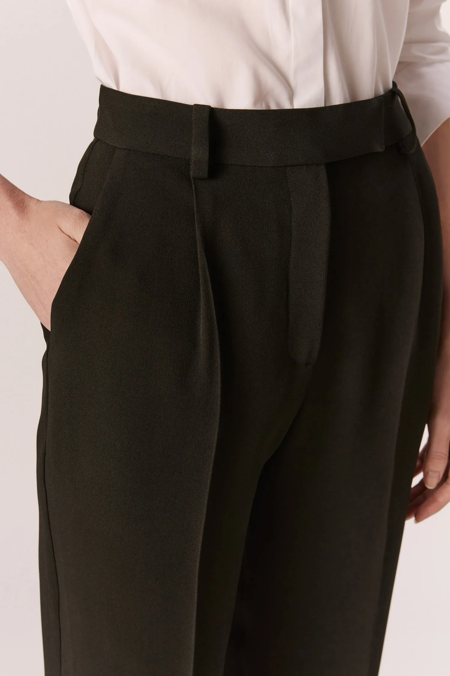 007516_-CALCA-CREPE_PREGA_VINCO_PRETO_ANDREAMARQUES--5-