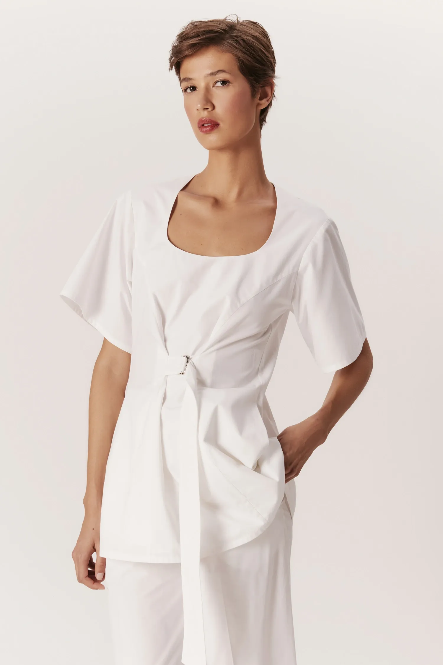 007426_TUNICA_DECOTE_U_CINTO_FIXO_BRANCO_ANDREAMARQUES--3-