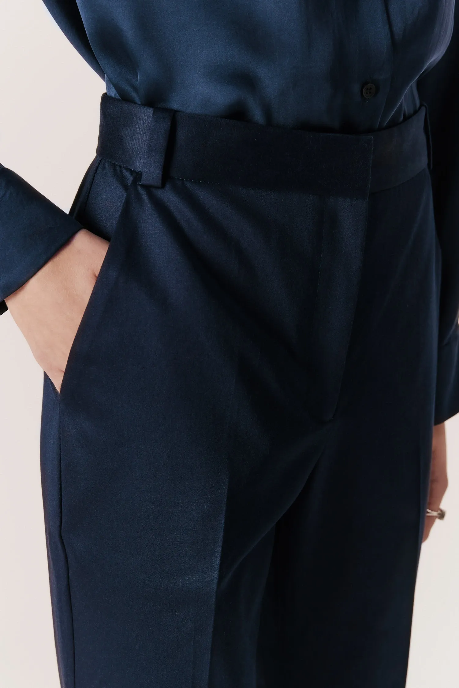 007293_-CALCA-SEMI_FLARE_BOLSO_FACA_MARINHO_ANDREAMARQUES--6-