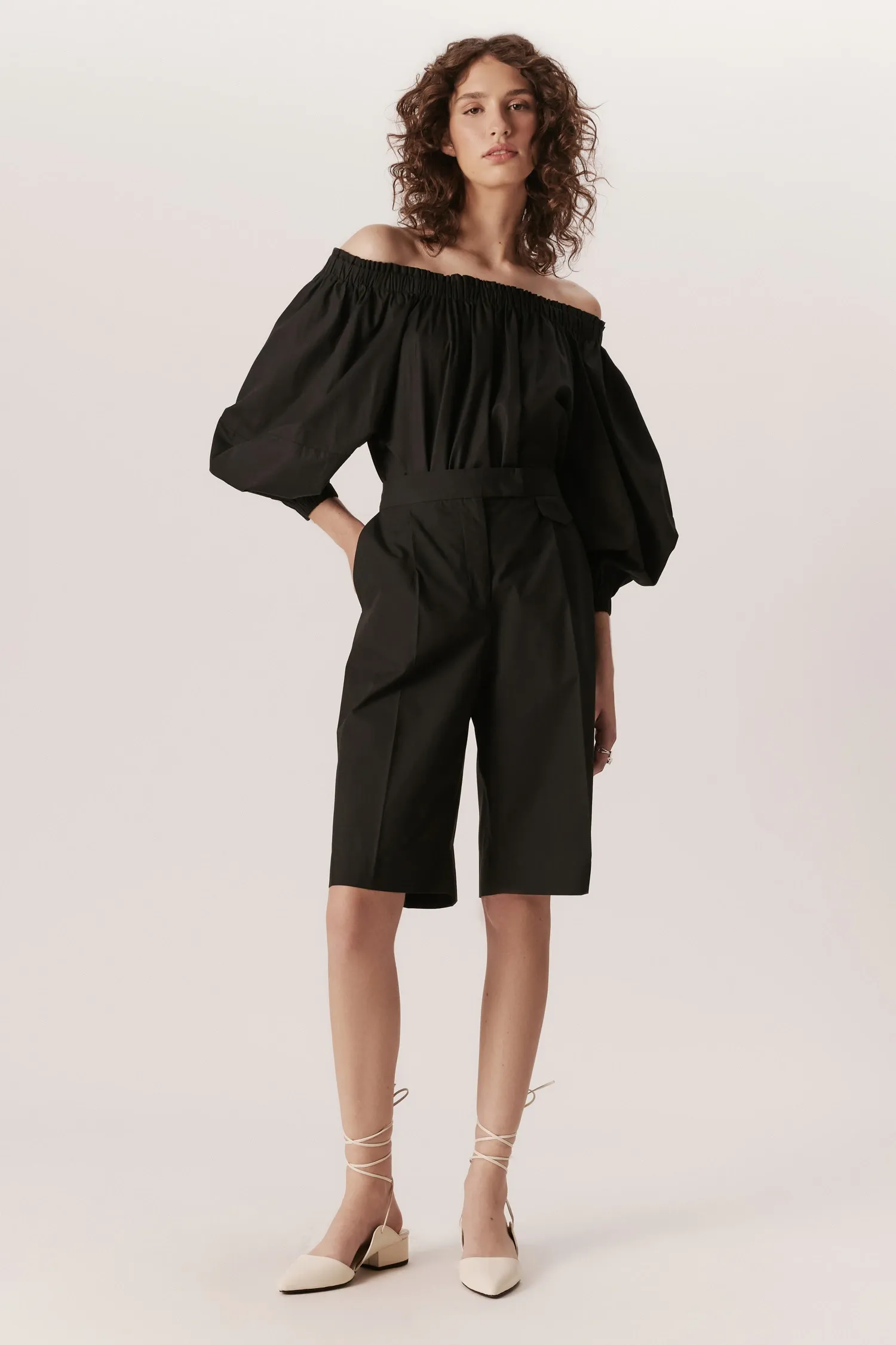 007254_BLUSA_OMBRO_A_OMBRO_BUFANTE_PRETO_ANDREAMARQUES--5-