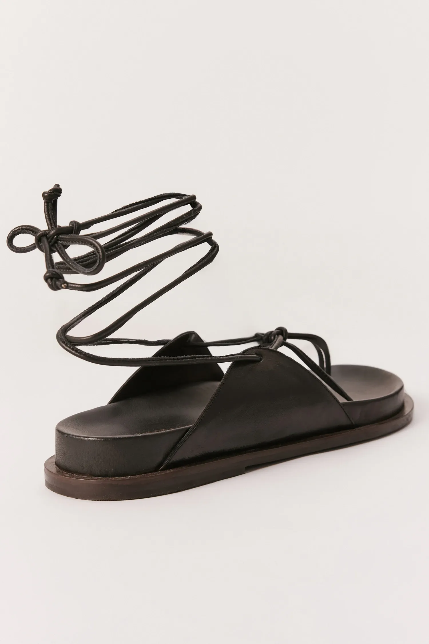 007440_-SANDALIA-FLAT-AMARRACAO_PRETO_ANDREAMARQUES--4-