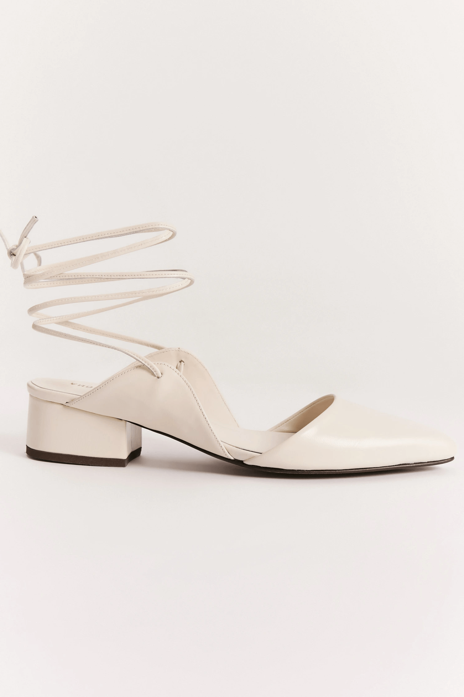 007441_-SAPATO-BICO-FINO-AMARRACAO_OFFWHITE_ANDREAMARQUES--3-