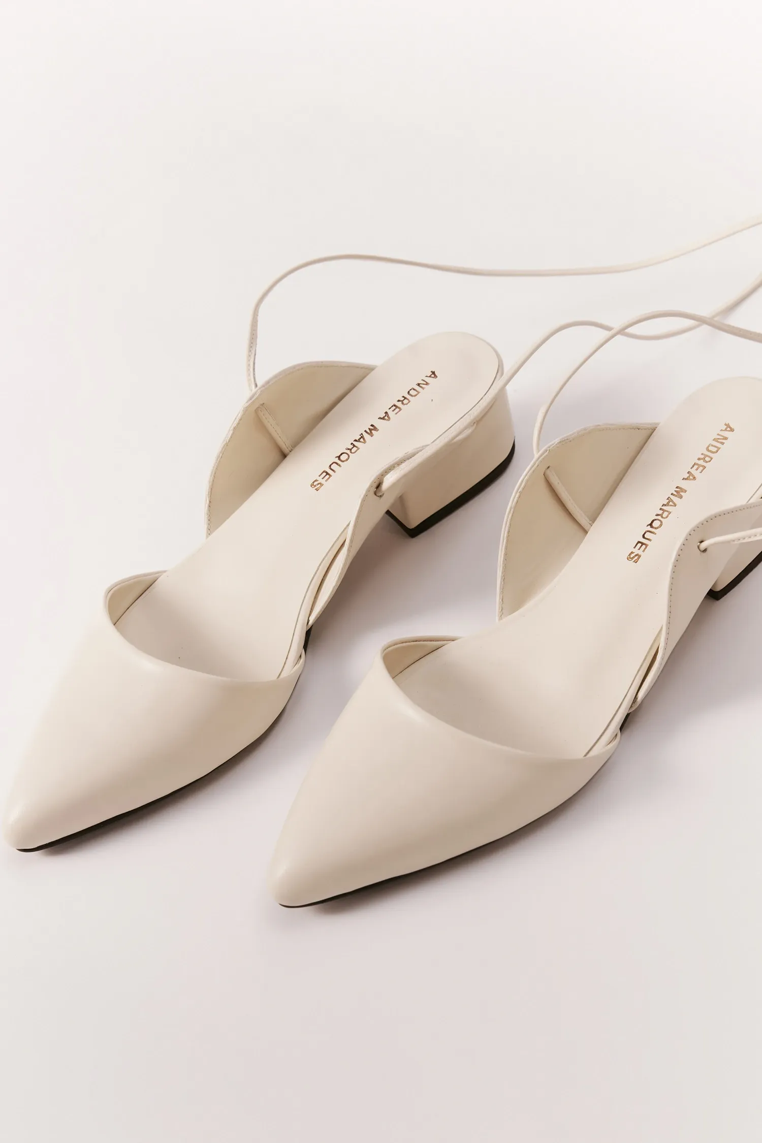 007441_-SAPATO-BICO-FINO-AMARRACAO_OFFWHITE_ANDREAMARQUES--1-