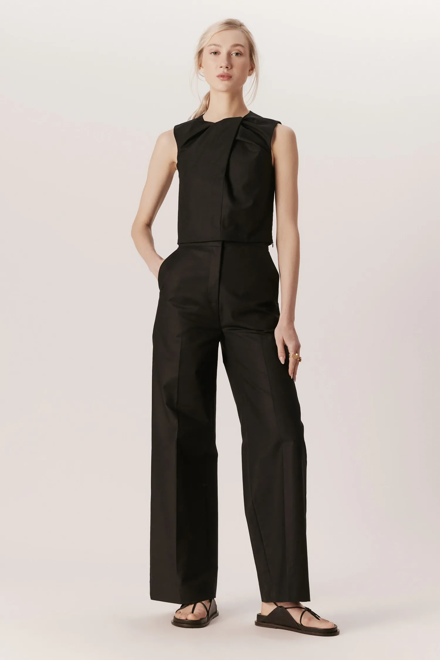 007284_TOP_CROPPED_DECOTE_TRANSPASSADO_PRETO_ANDREAMARQUES--2-