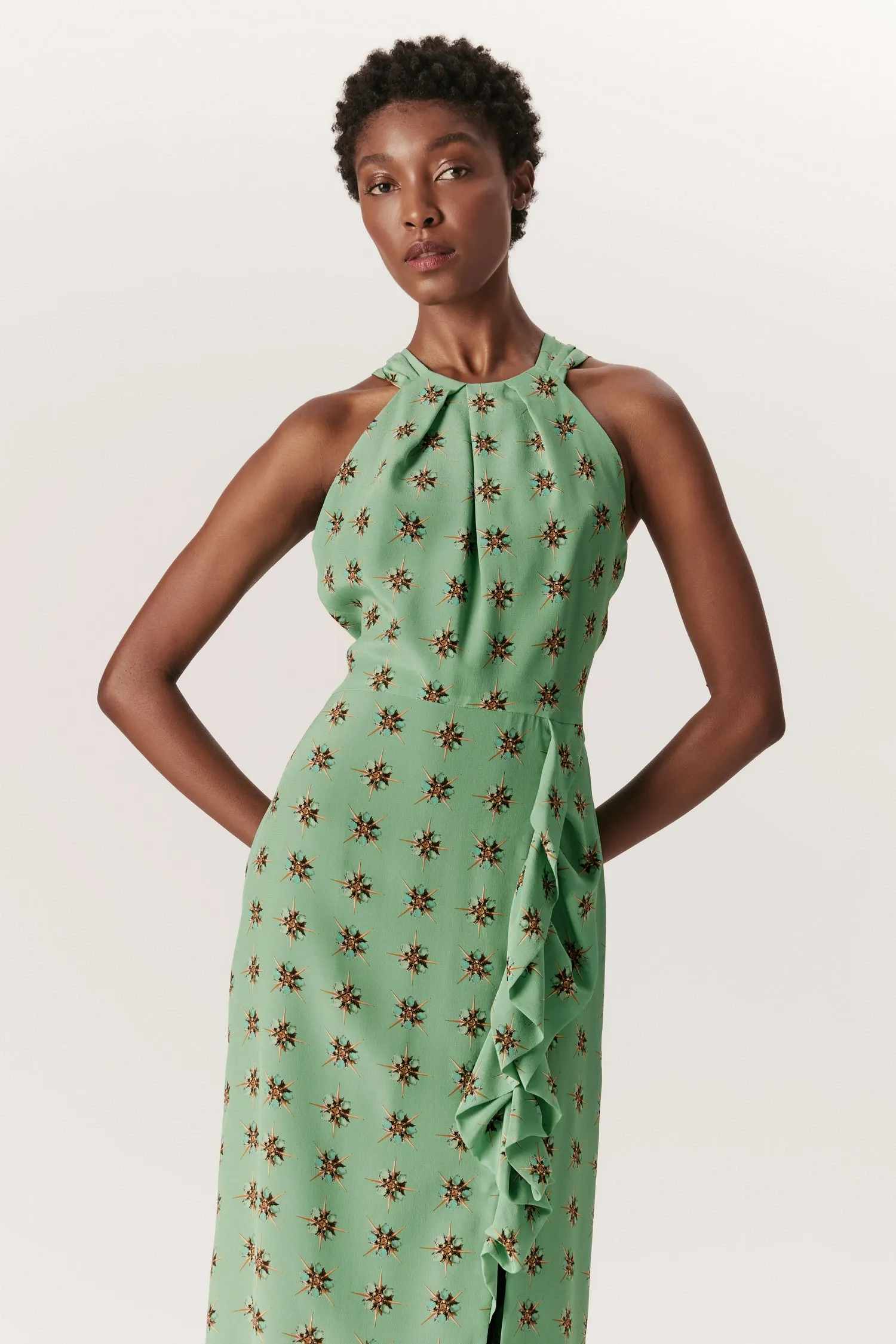 007415_VESTIDO_SEDA_DECOTE_ALTO_DETALHE_SAIA_TURMALINA_ANDREAMARQUES