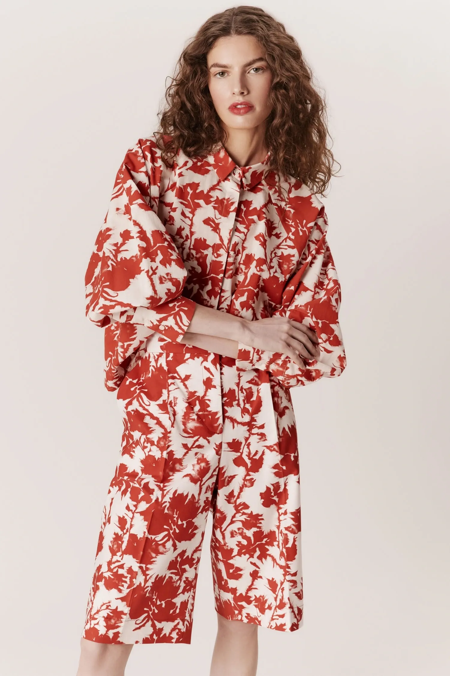 007345_BERMUDA_VINCO_BOLSO_EXTRA_FLORAL_VERMELHO--9-