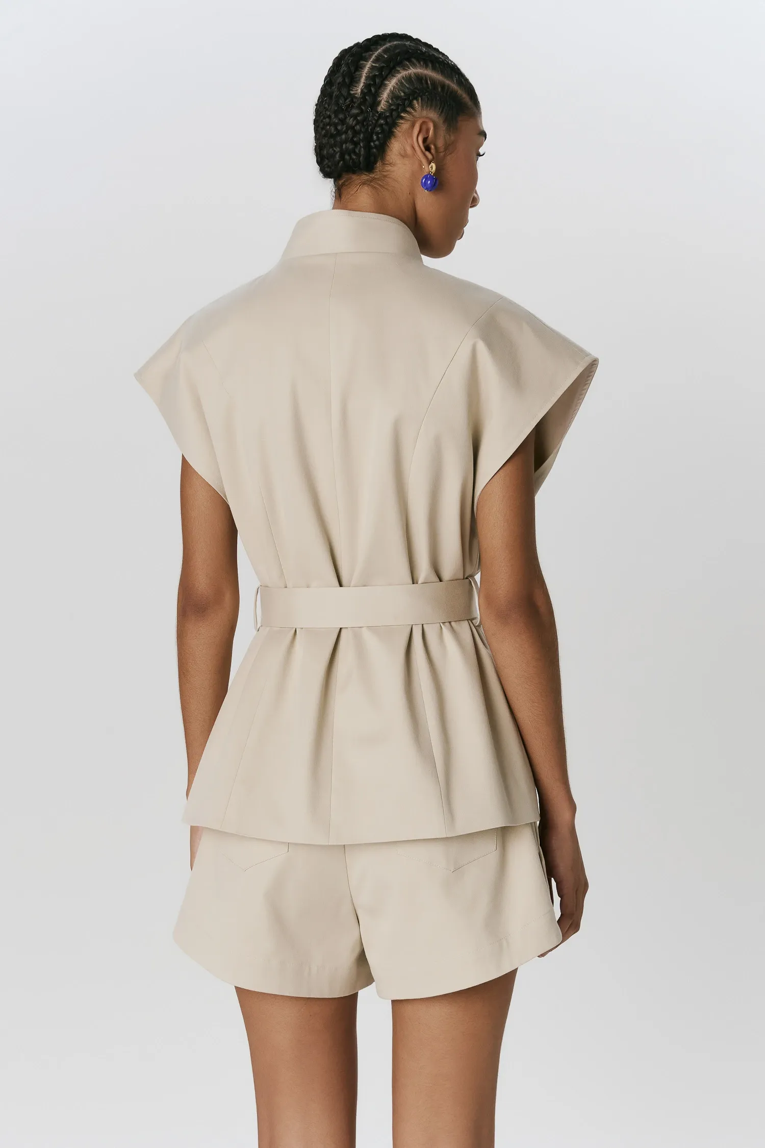 4-CT39149_COLETE_TRENCH_BOTOES_AREIA_ANDREAMARQUES--7-