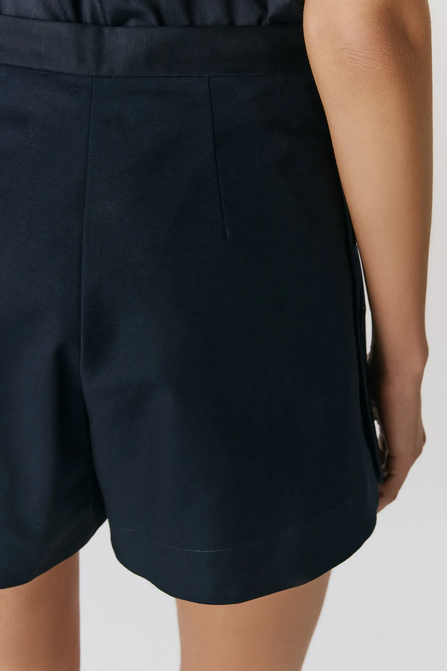 6-007863_SHORT_CURTO_BOTOES_MARINHO_ANDREAMARQUES--6-