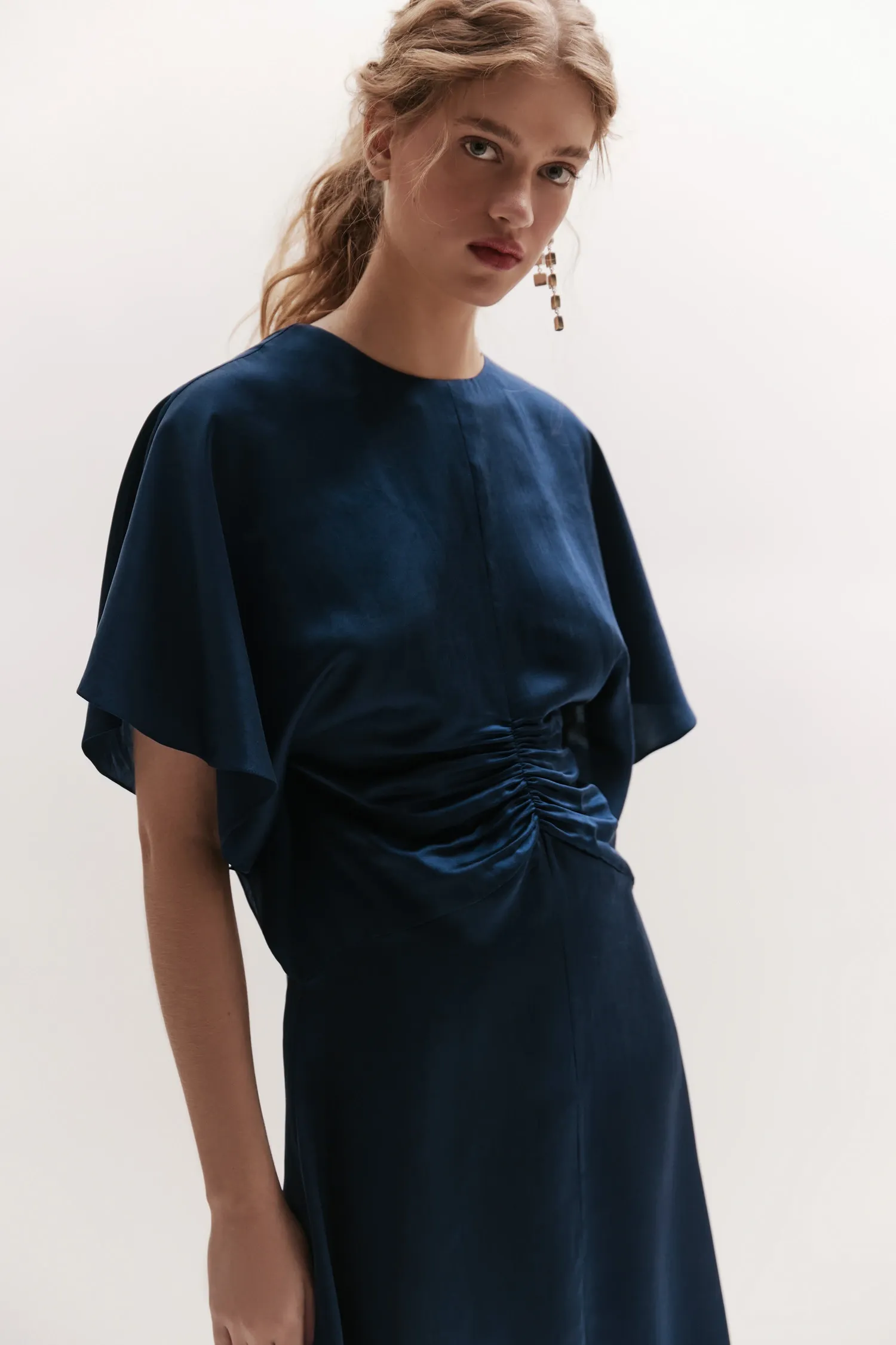 007423_VESTIDO_CETIM_ENVIESADO_DECOTE_COSTAS_MARINHO_ANDREAMARQUES--5-