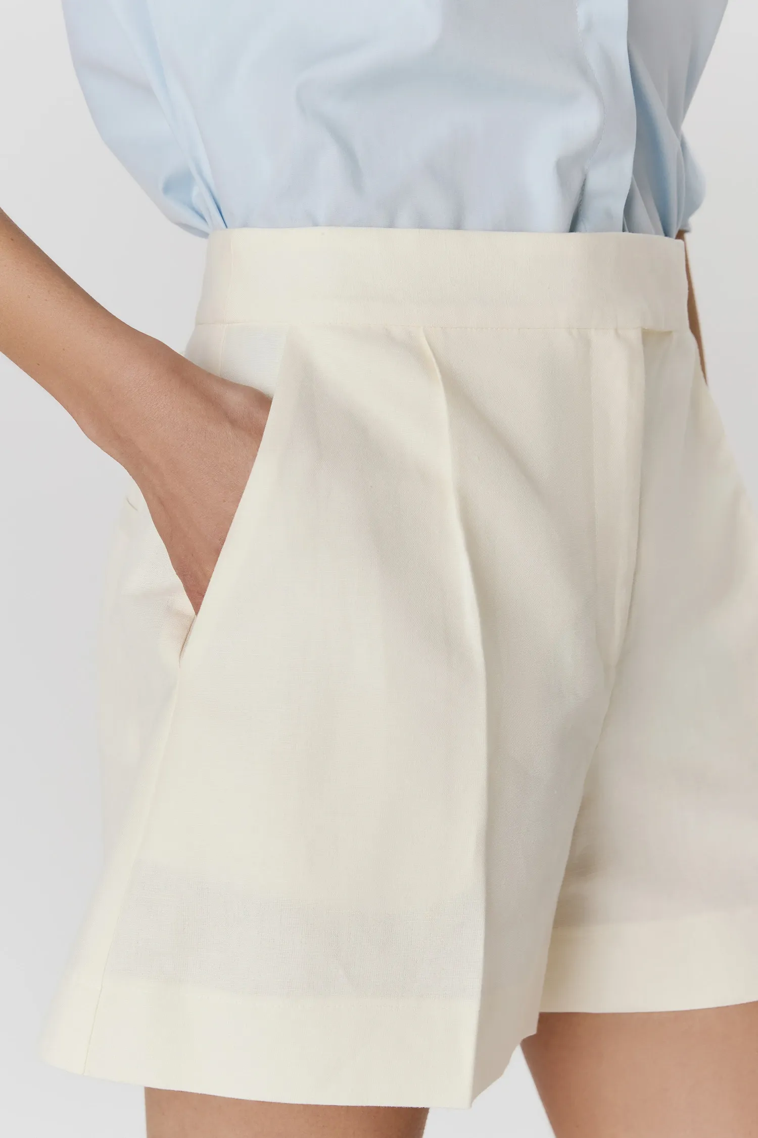 6-SH39124_SHORT_PREGAS_VINCO_OFFWHITE_ANDREAMARQUES--4-