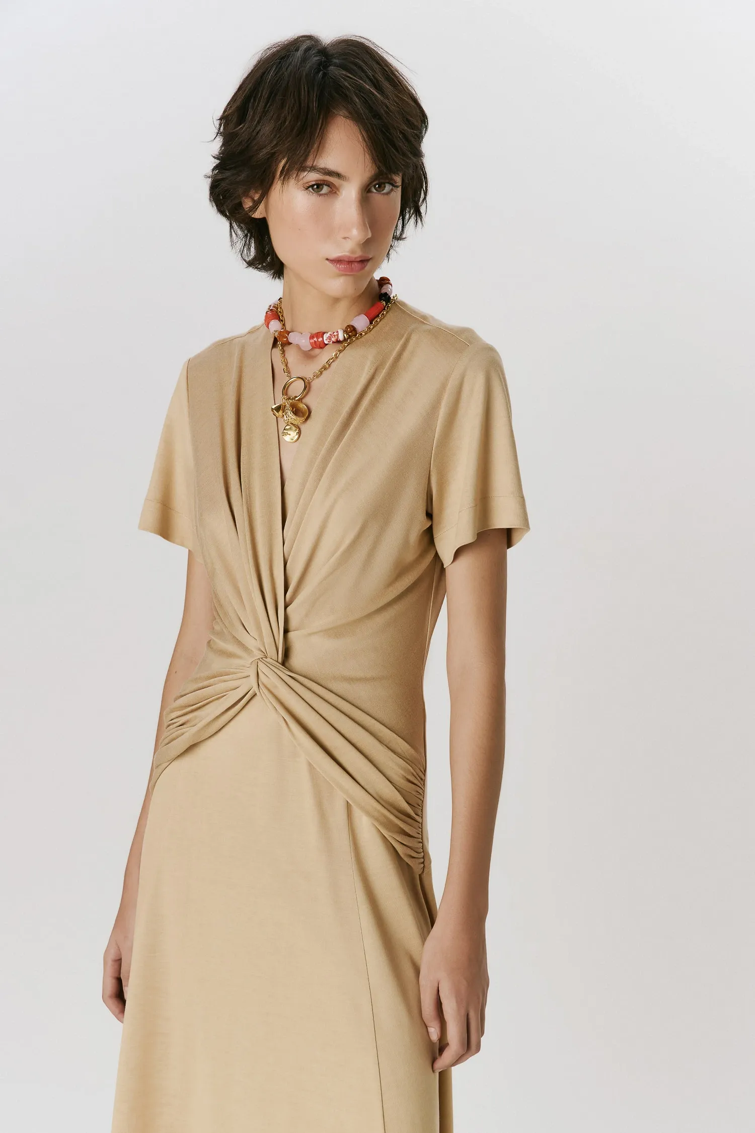 2-007809_VESTIDO-MALHA_DECOTE_V_TORCIDO_CAQUI_ANDREAMARQUES--4-