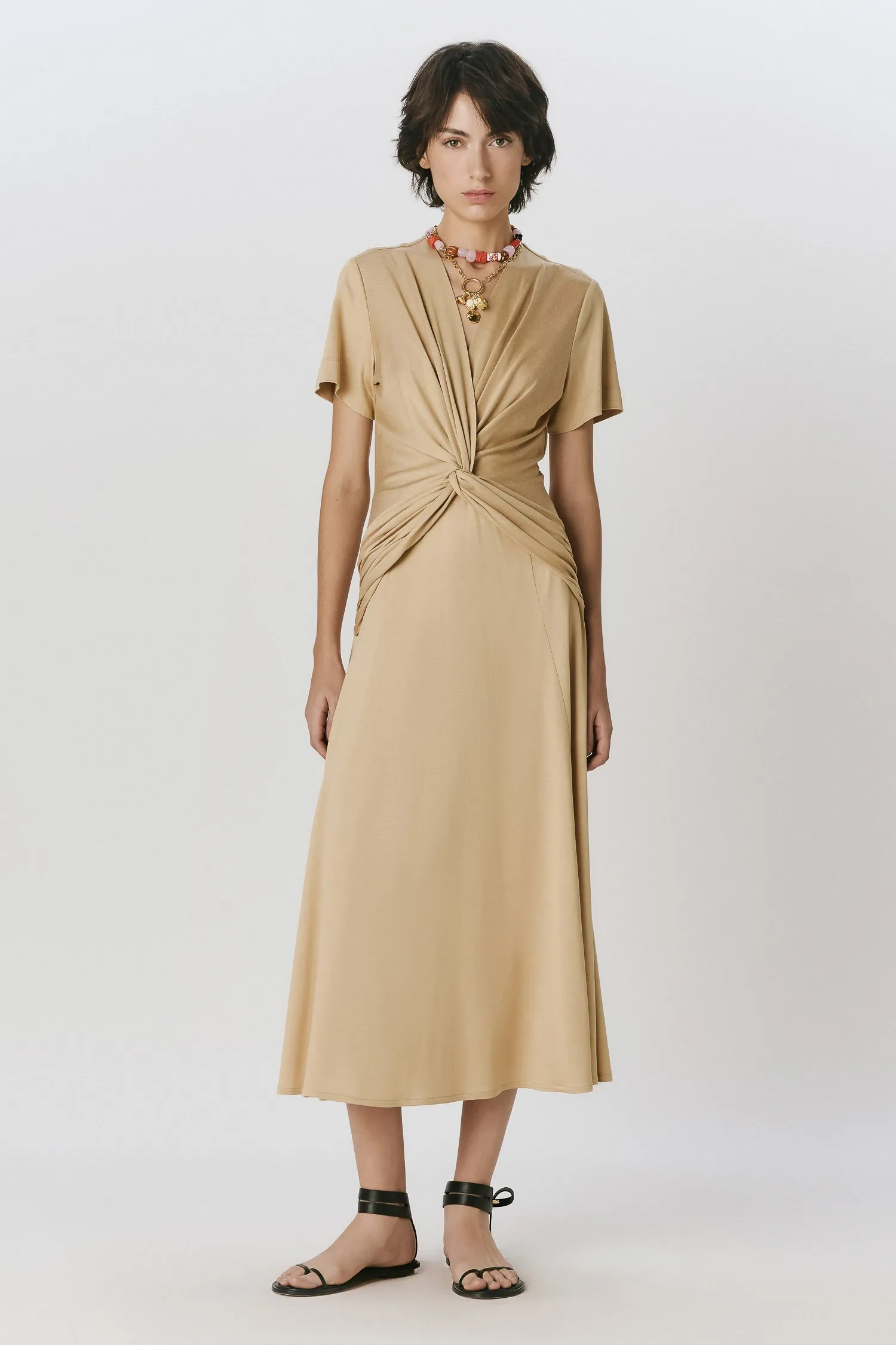 3-007809_VESTIDO-MALHA_DECOTE_V_TORCIDO_CAQUI_ANDREAMARQUES--2-