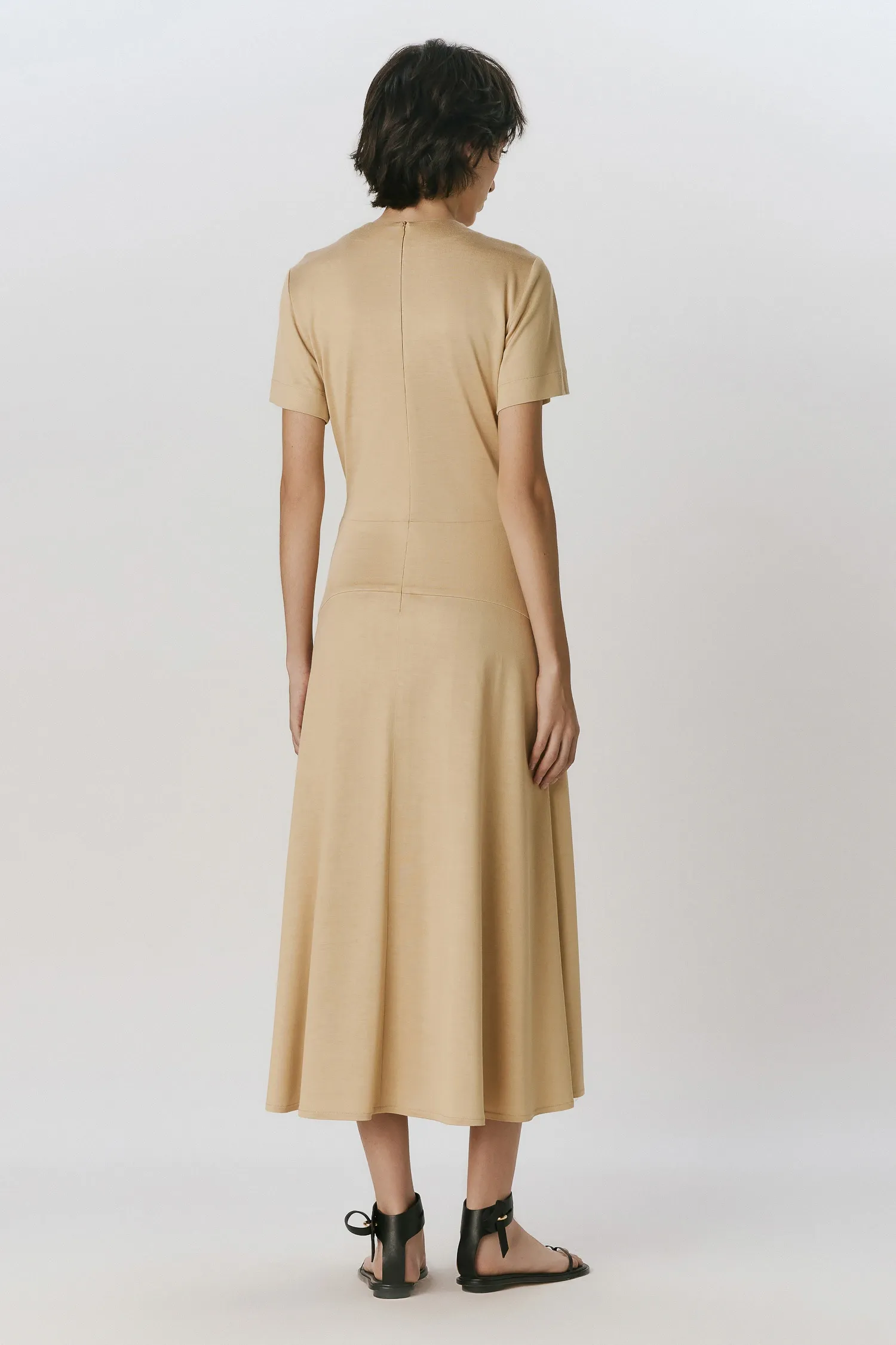 4-007809_VESTIDO-MALHA_DECOTE_V_TORCIDO_CAQUI_ANDREAMARQUES--6-