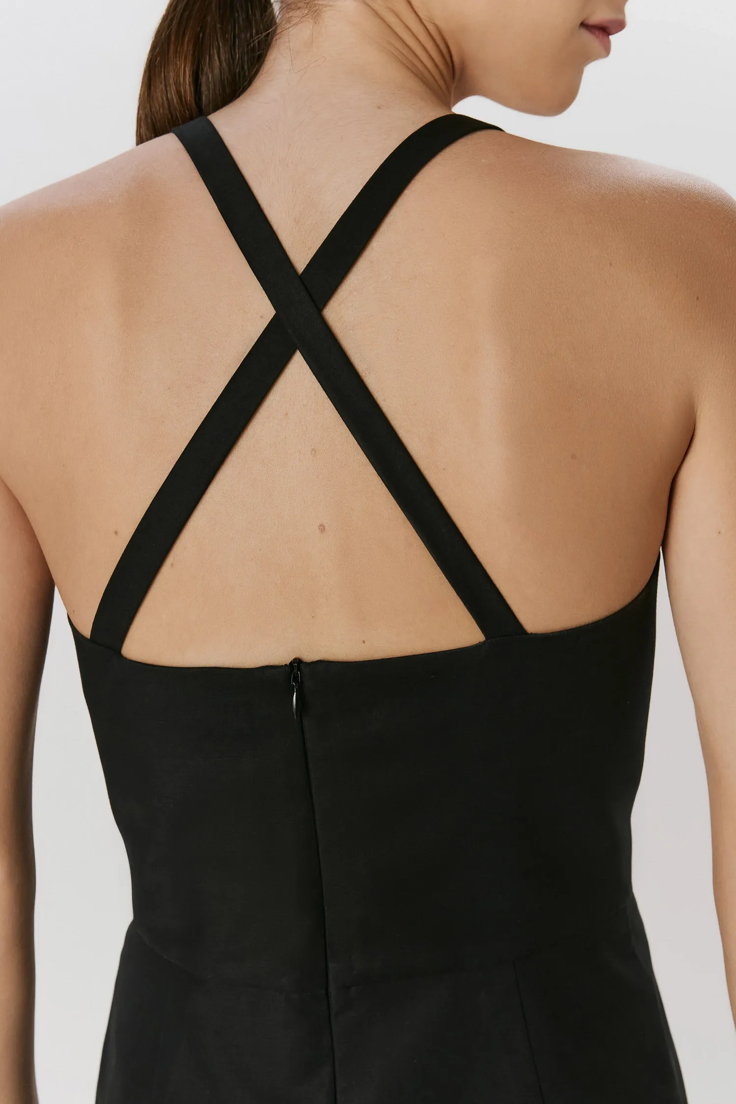 6-VC39046_VESTIDO_DECOTE_EVASE_PRETO_ANDREAMARQUES--8-