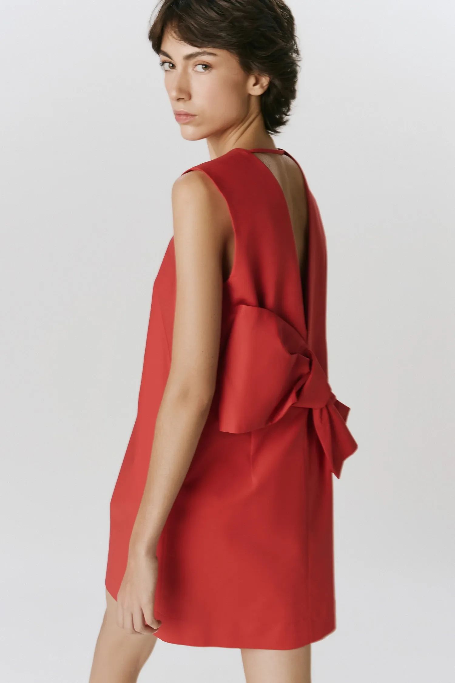 2-007830_VESTIDO_CURTO_DETALHE_COSTAS_VERMELHO_ANDREAMARQUES--7-