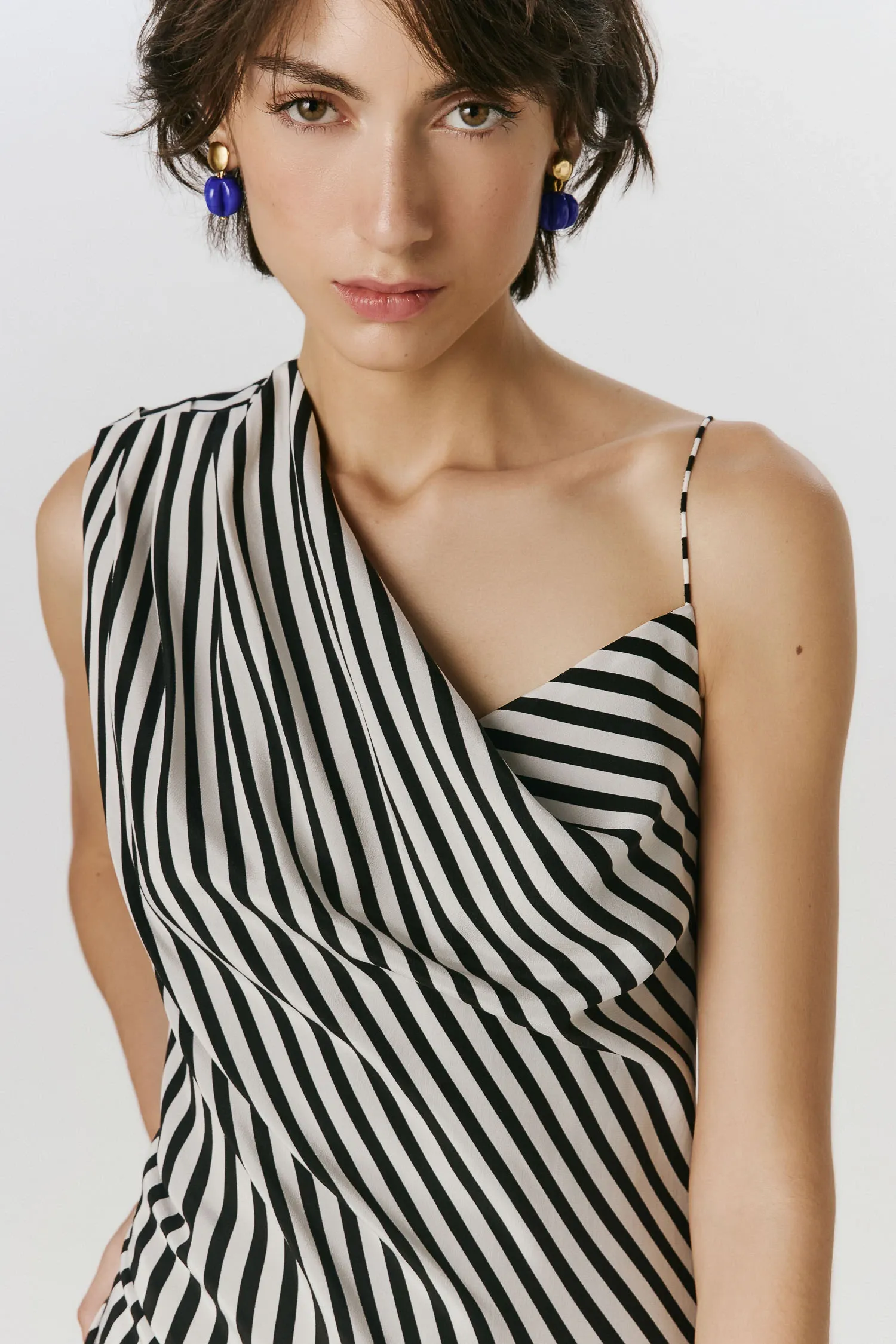 4-007831_VESTIDO_DECOTE_DEGAGE_DIAGONAL_PB_ANDREAMARQUES--4-