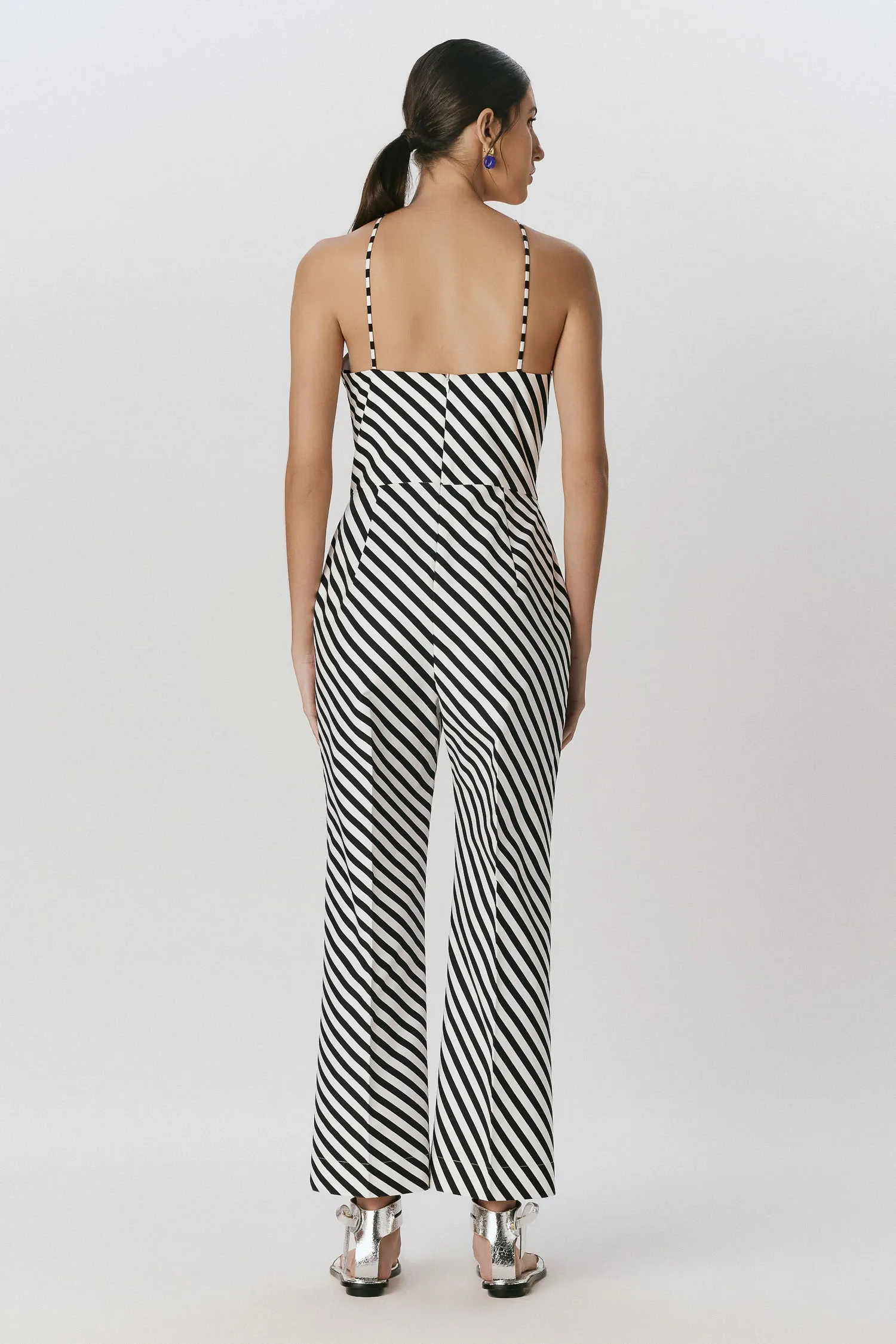 4-007833_macacao_decote_semi_flare_diagonal_pb_andreamarques--7-