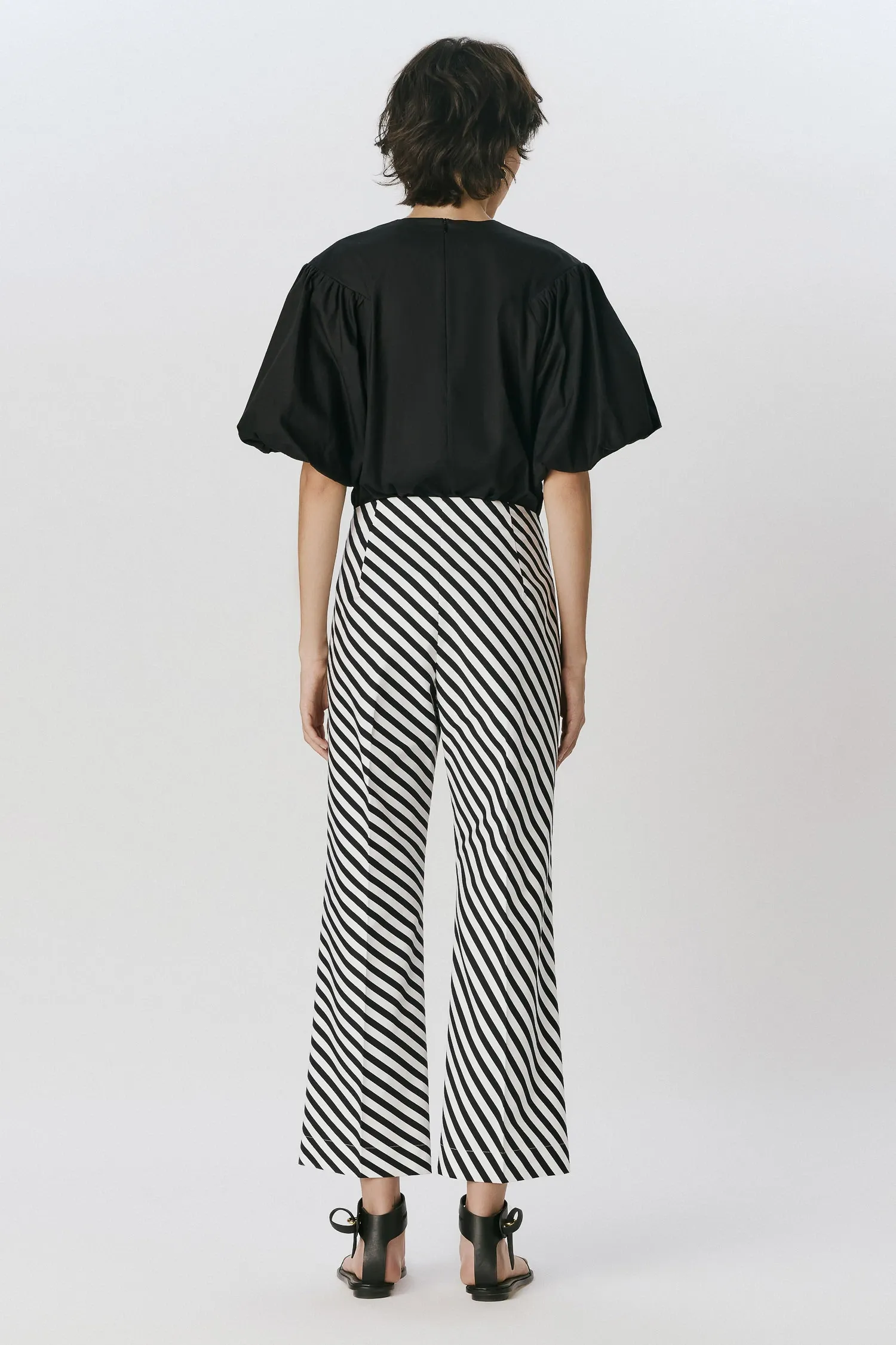 4-007834_CALCA_SEMI_FLARE_BOTOES_DIAGONAL_PB_ANDREAMARQUES--6-