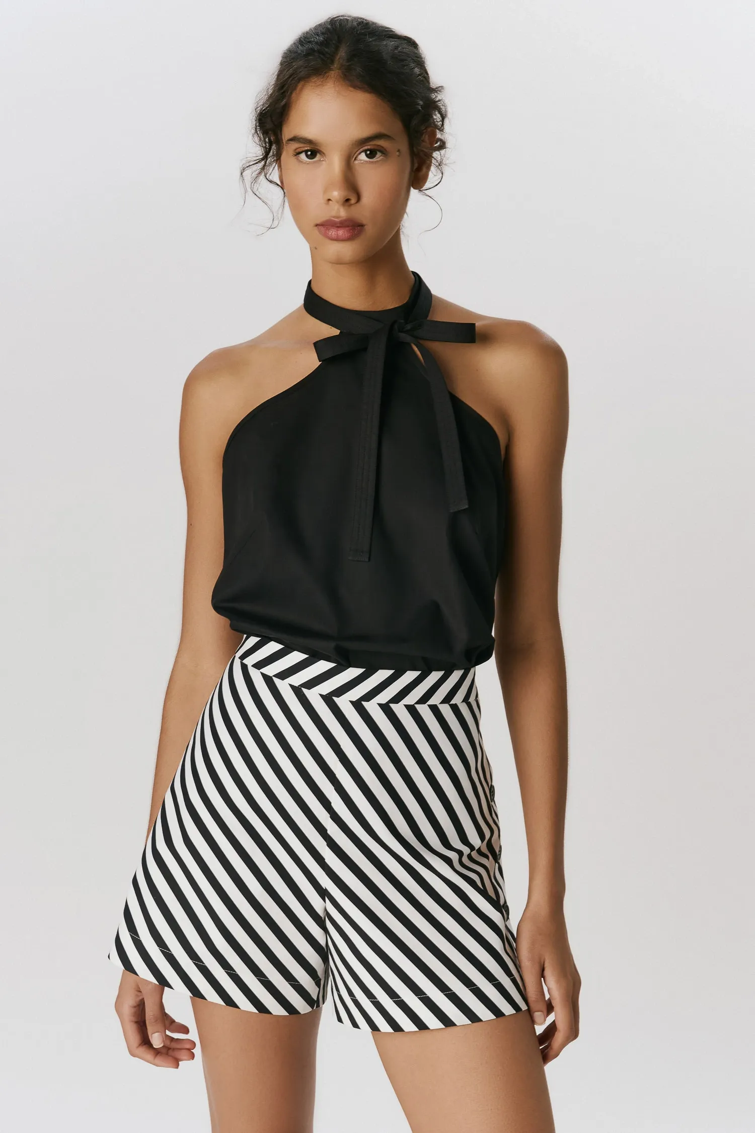 3-007835_SHORT_CURTO_BOTOES_DIAGONAL_PB_ANDREAMARQUES--3-