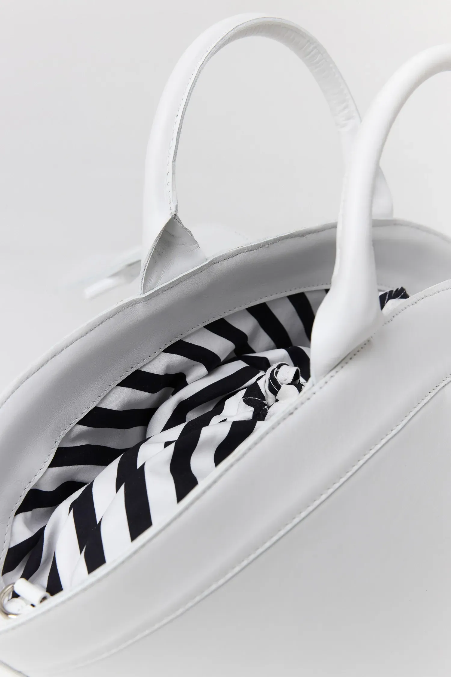 4-008138_BOLSA_COURO_BRANCA_MEDIA_ANDREAMARQUES--1-