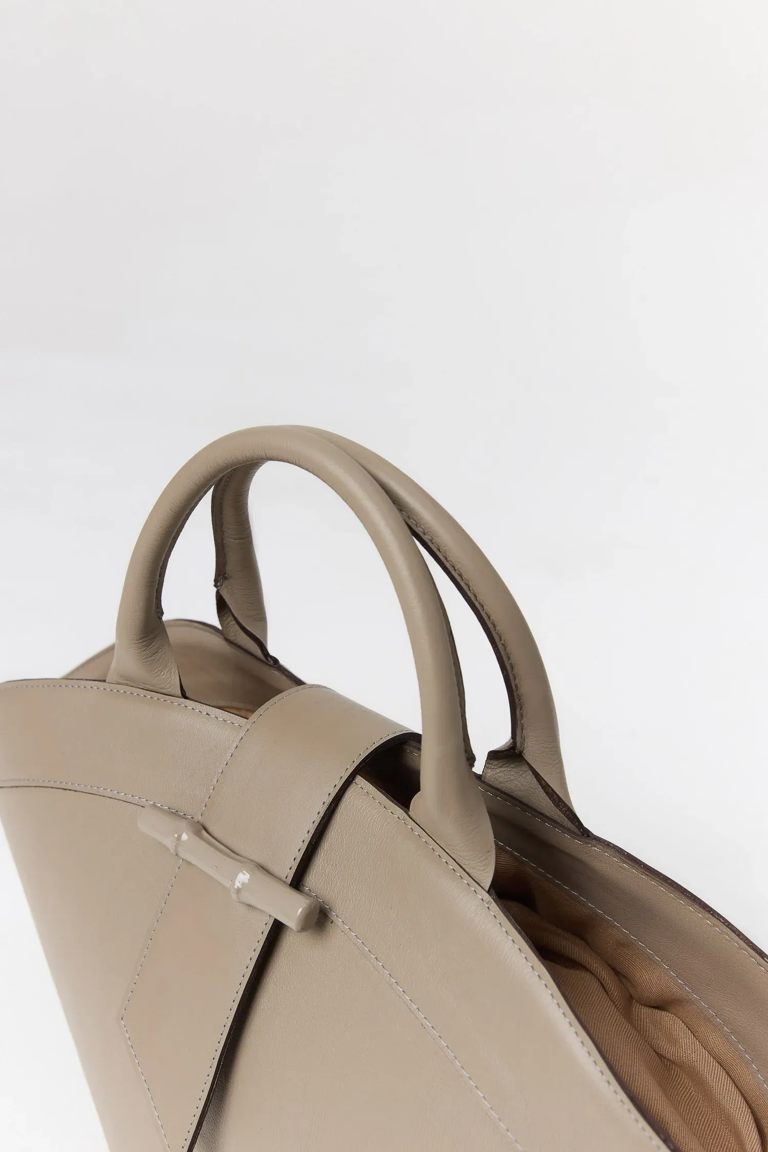 4-008138_BOLSA_COURO_MEDIA_TAUPE_ANDREAMARQUES--6-