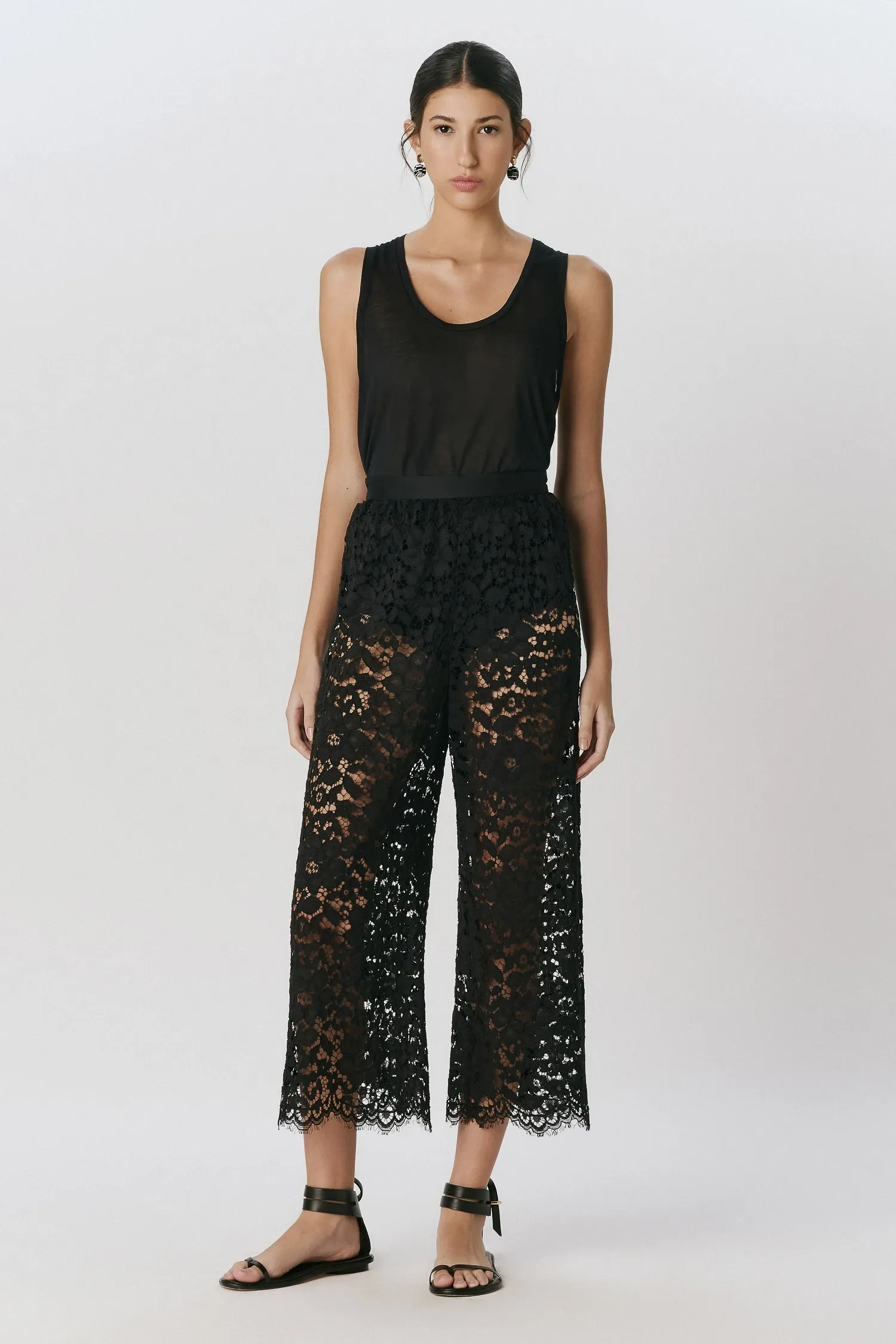 2-007865_CALCA_AMPLA_RENDA_CURTA_PRETA_ANDREAMARQUES--3-