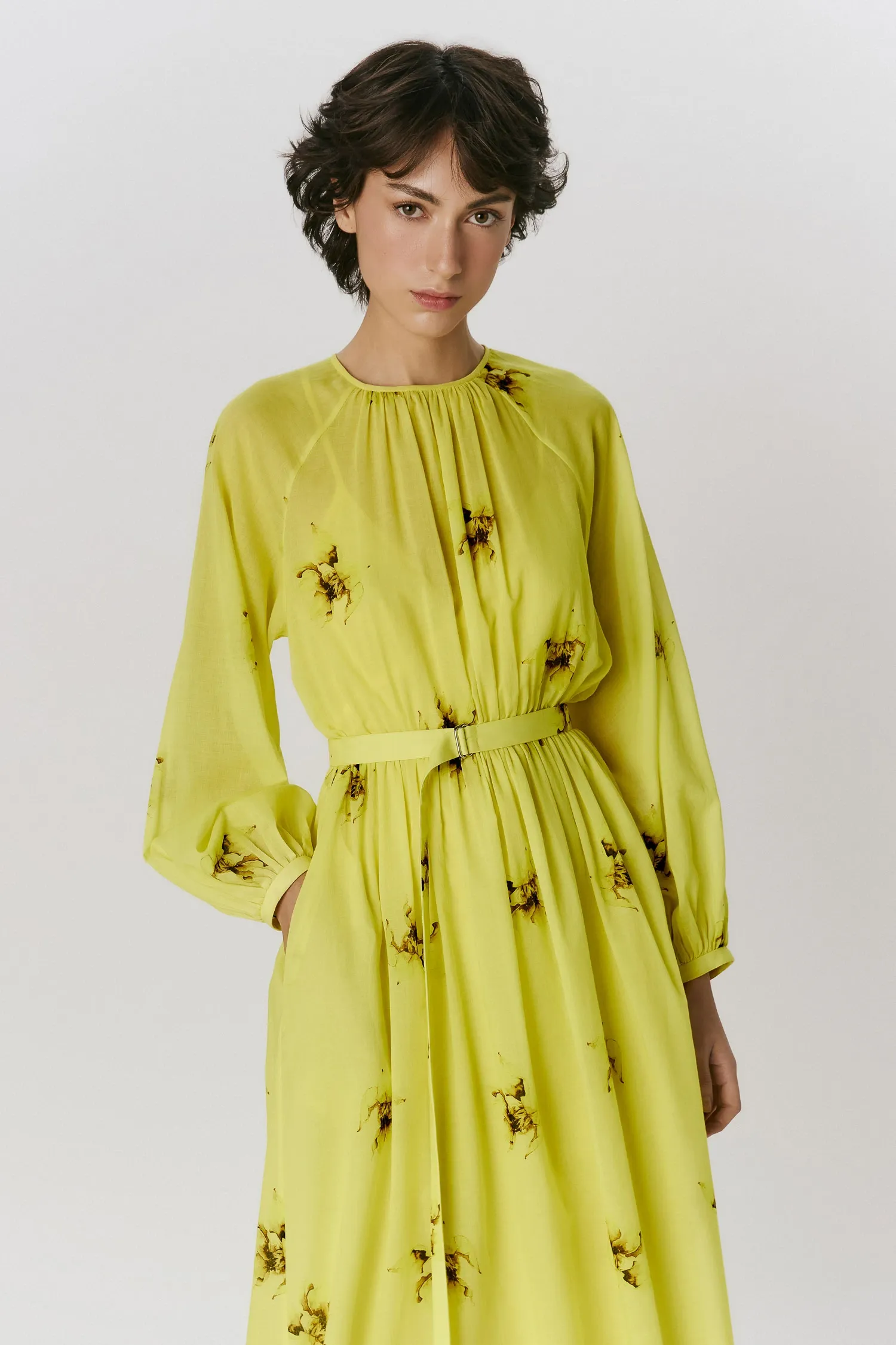 2-007846_vestido-midi-de-manga-longa-franzido_lirio_andreamarques--5-