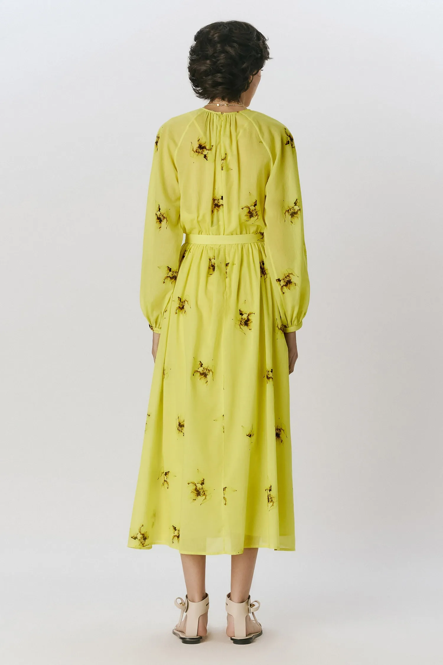 4-007846_vestido-midi-de-manga-longa-franzido_lirio_andreamarques--3-