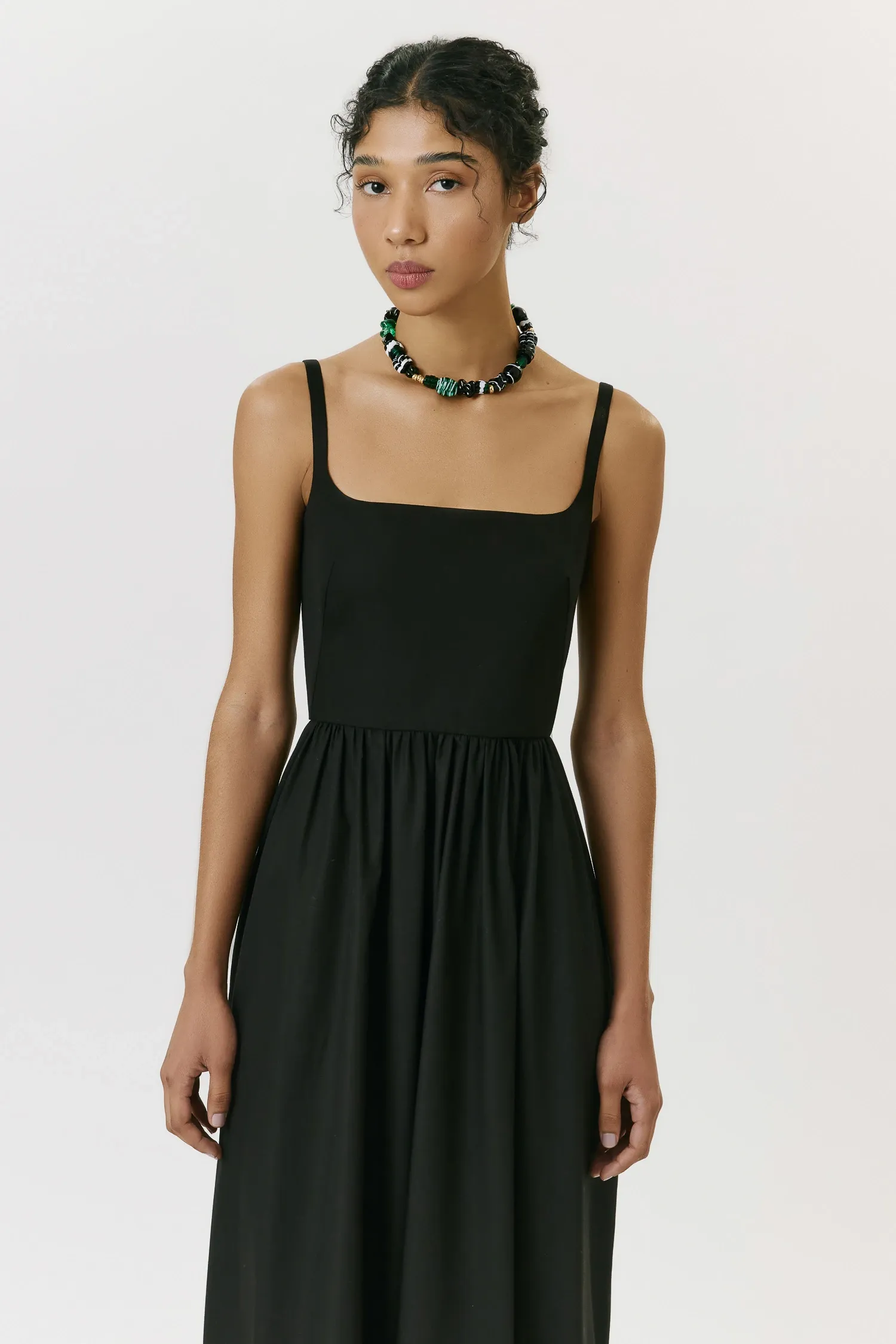 2-008148_VESTIDO_DECOTE_QUADRADO_FRANZIDO_PRETO_ANDREAMARQUES--1-