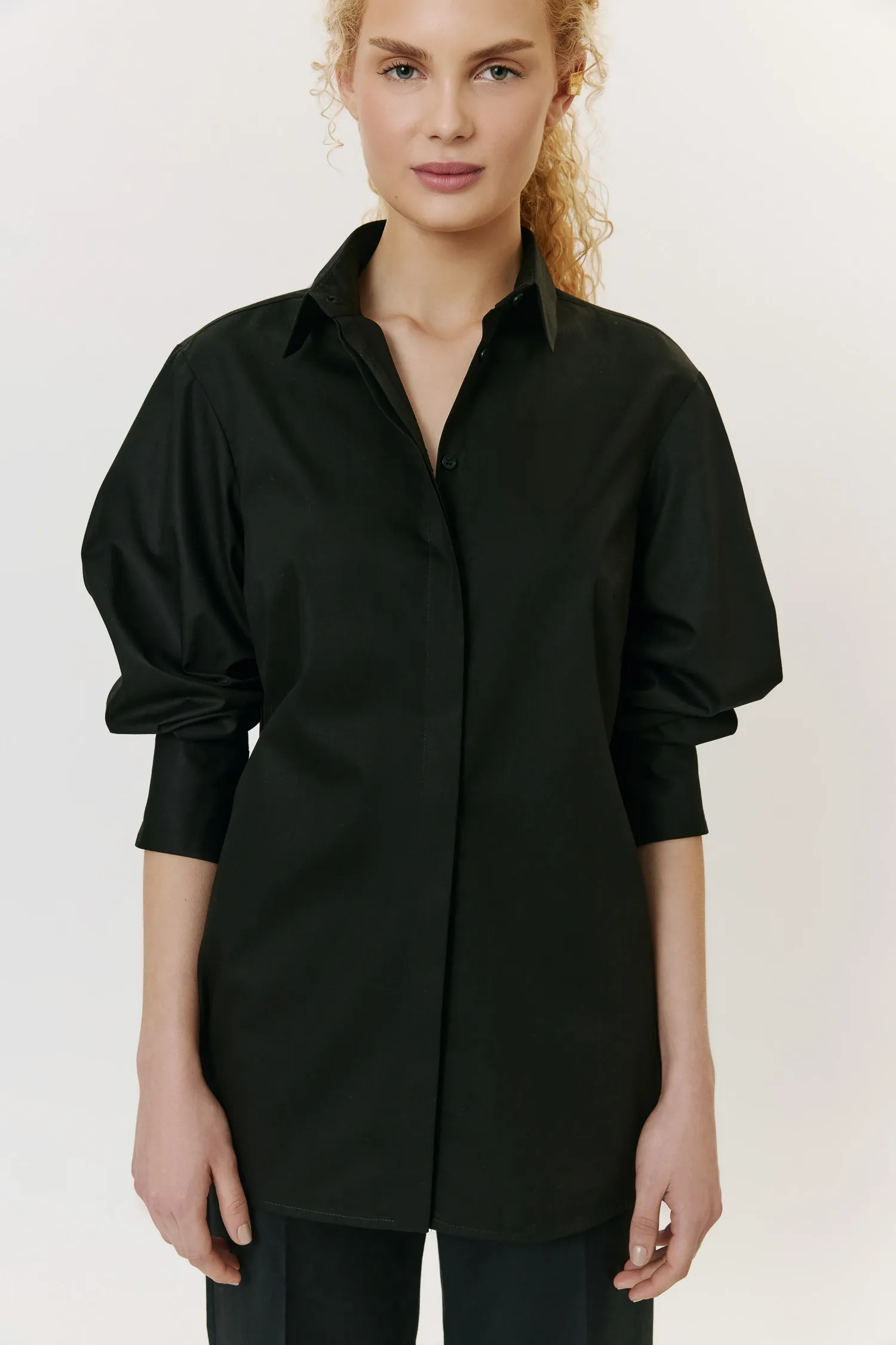 3-007982_CAMISA_PATE_COBERTA_PRETO_ANDREA_MARQUES--6-