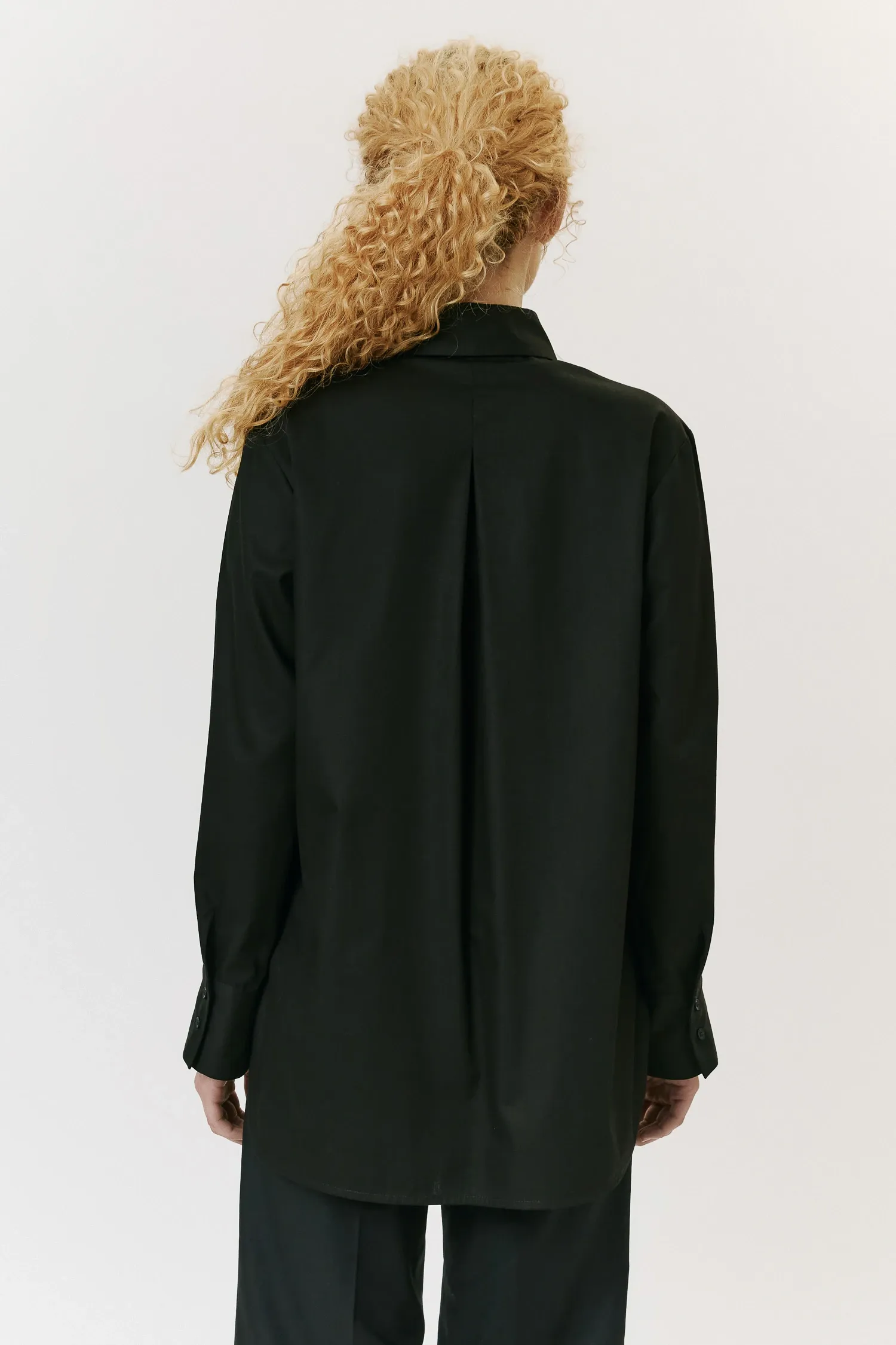 4-007982_CAMISA_PATE_COBERTA_PRETO_ANDREA_MARQUES--5-