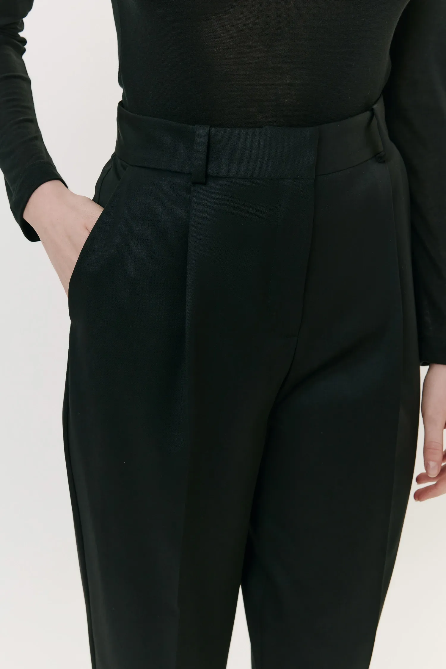 4-007952_CALCA_LA_CENOURA_PREGAS_PRETO_ANDREA_MARQUES