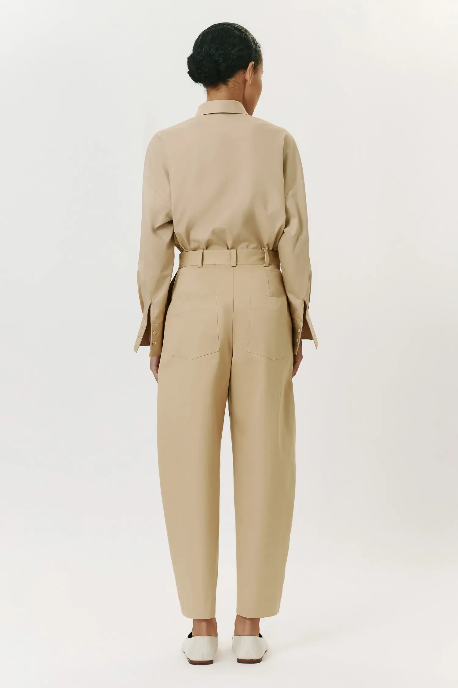 3-007984_CALCA_BAGGY_BOLSO_FACA_CAQUI_ANDREA_MARQUES--5-