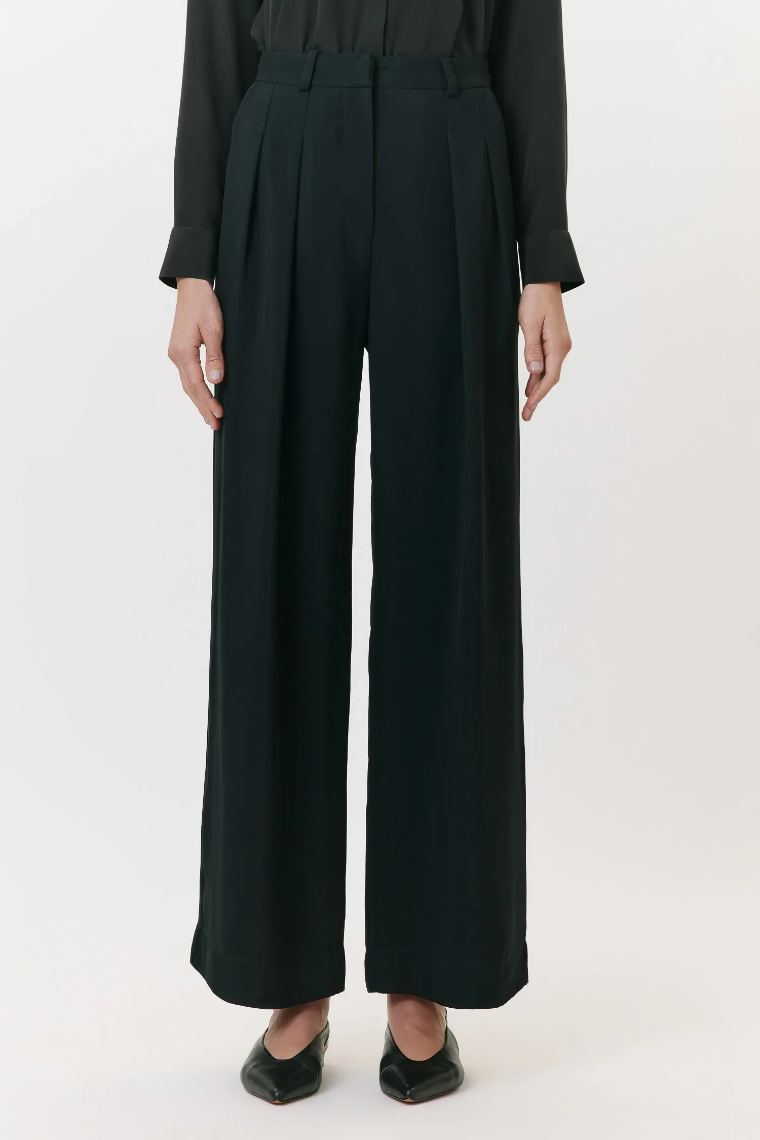 2-007958_CALCA_LONGA_AMPLA_PREGAS_PRETO_ANDREA_MARQUES--1-