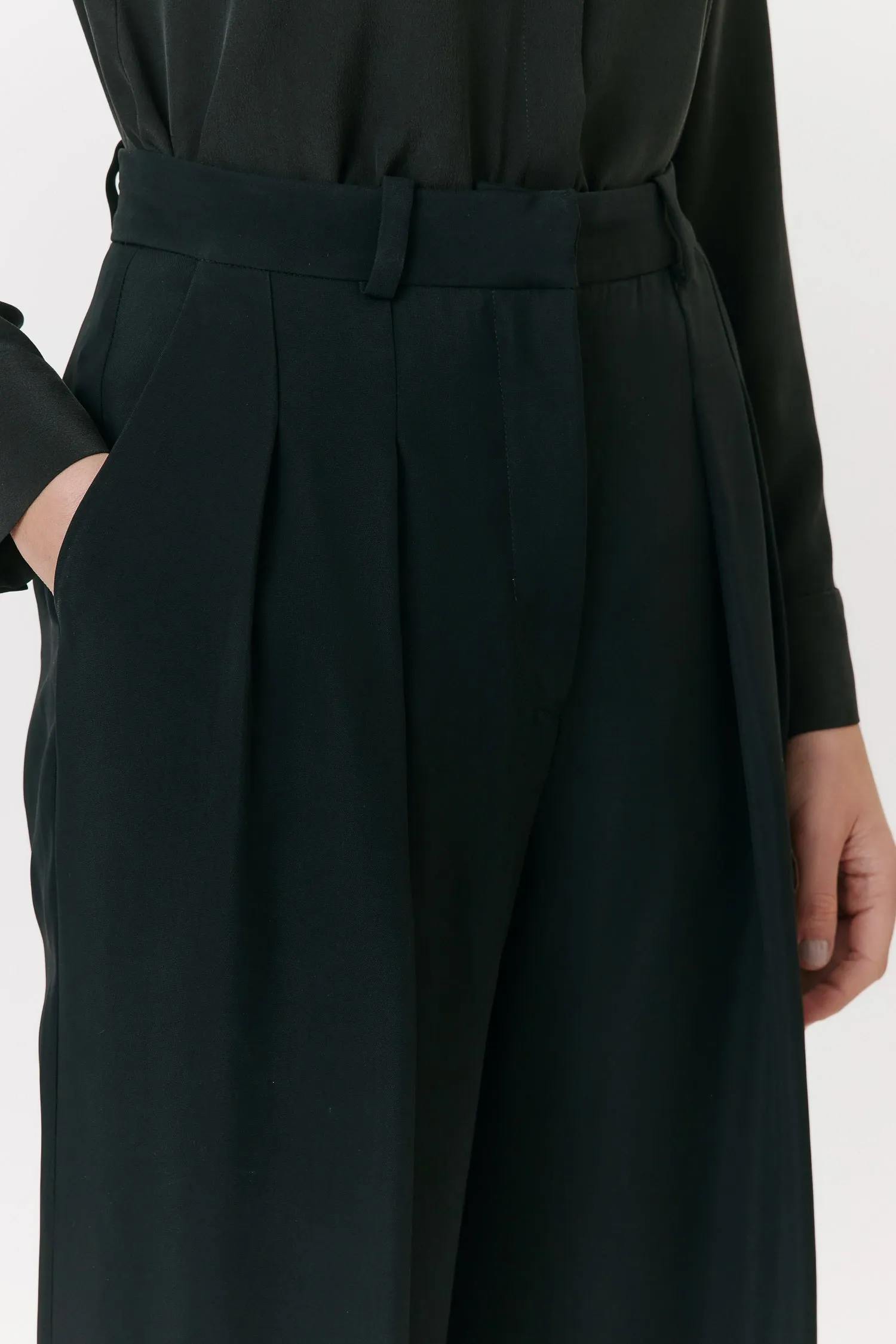 5-007958_CALCA_LONGA_AMPLA_PREGAS_PRETO_ANDREA_MARQUES--2-