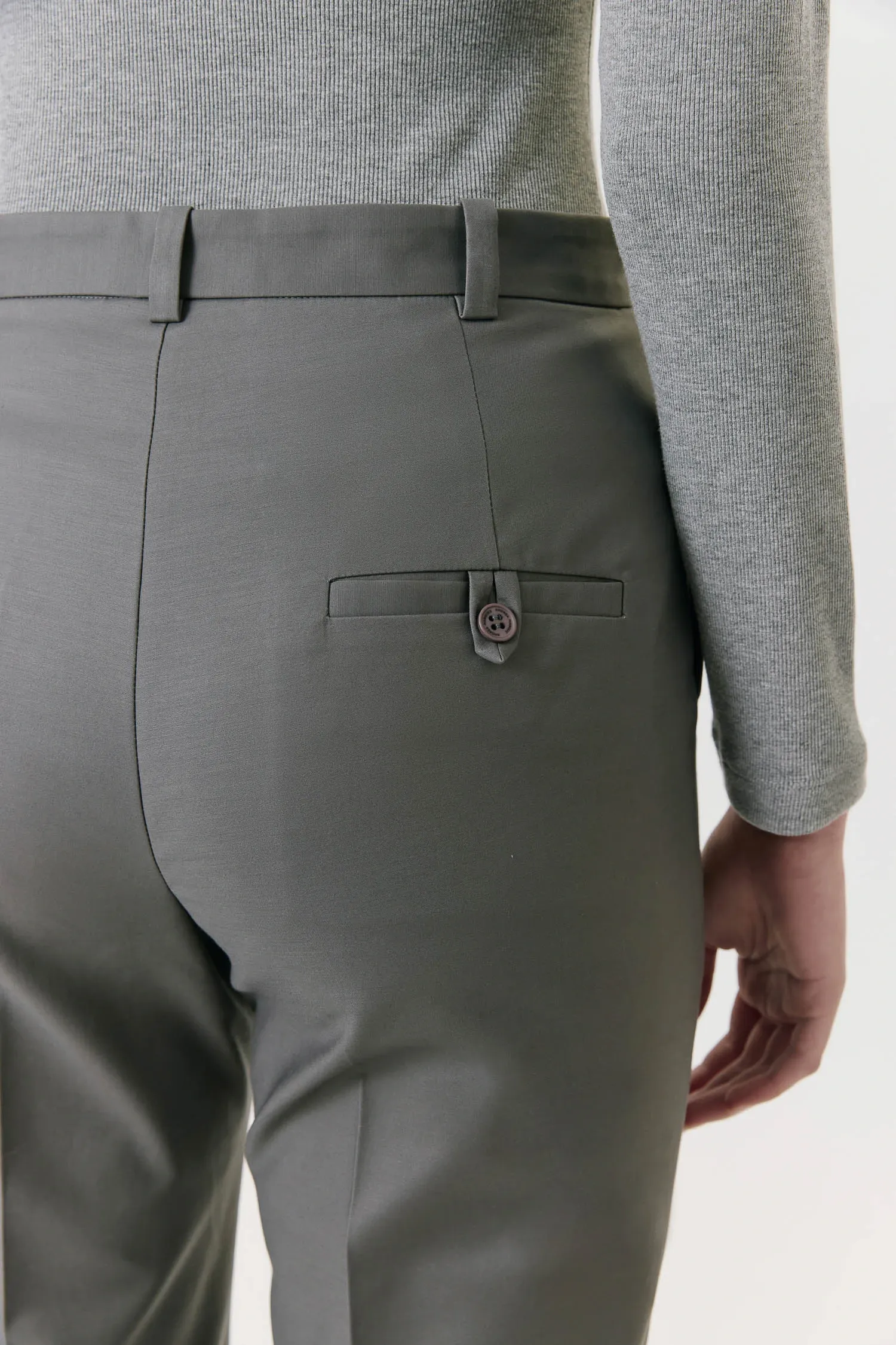 6-007969_CALCA-RETA_BOLSO_FACA_GRAFITE_ANDREAMARQUES--4-