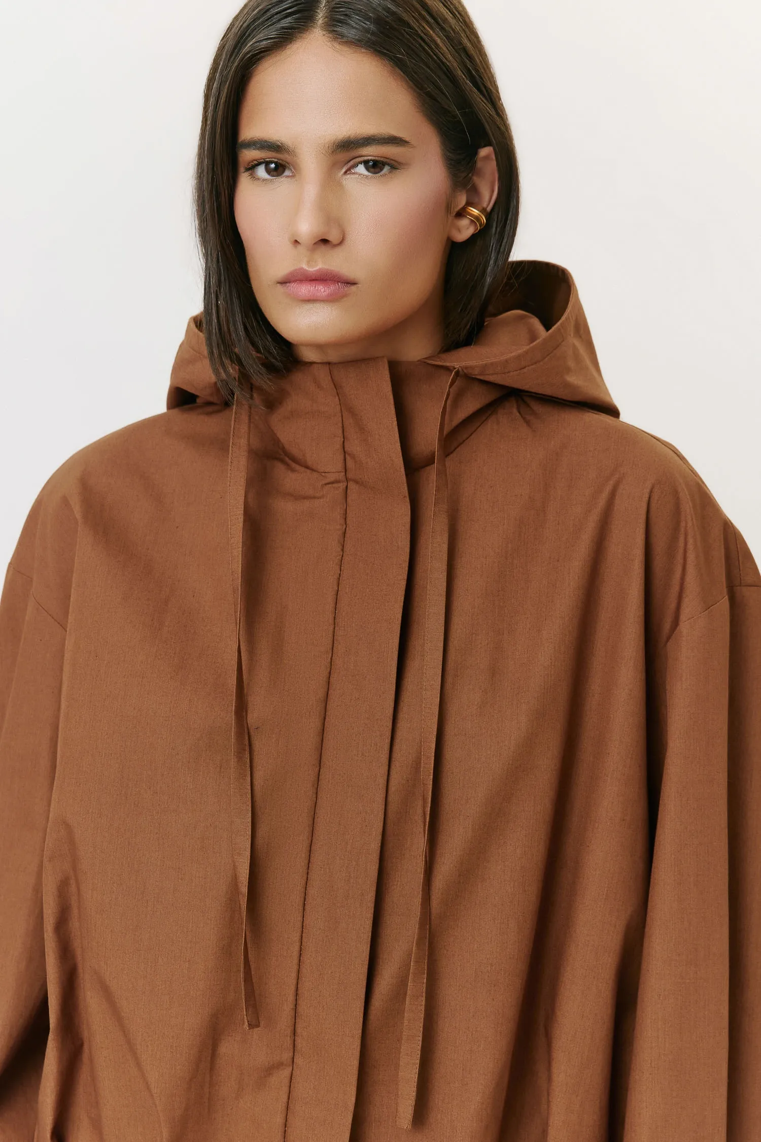 3-008005_CAMISA_PREGAS_CAPUZ_CARAMELO_ANDREA_MARQUES--5-