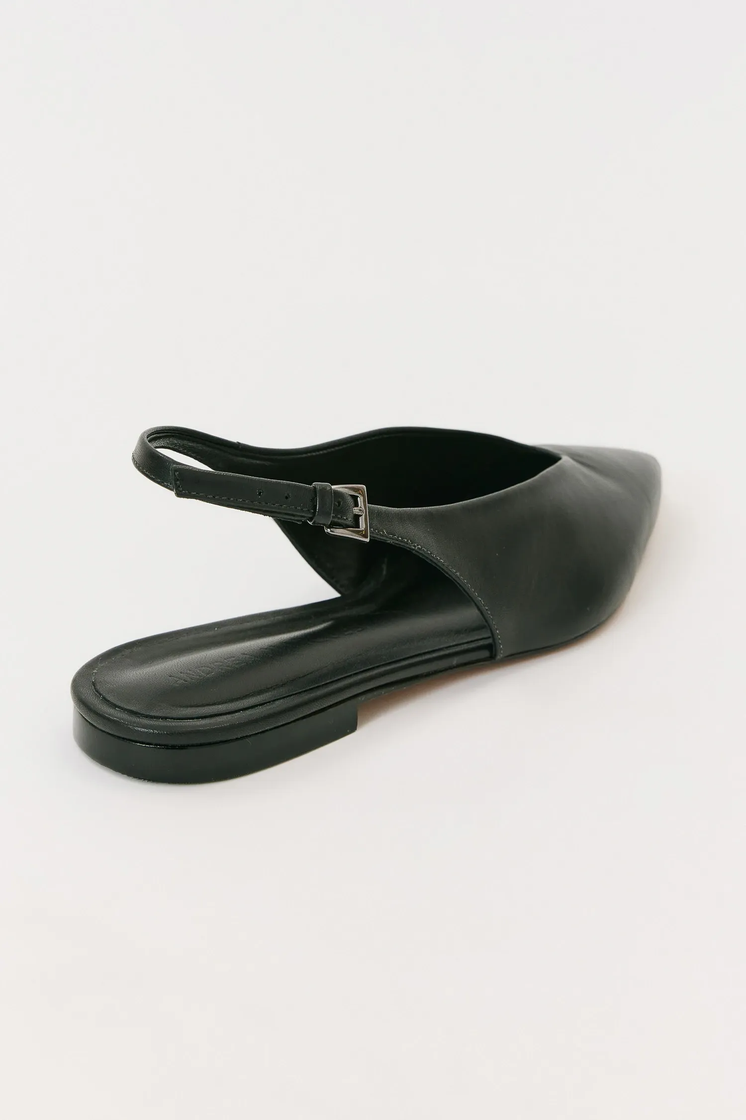 3-ST40265_SAPATILHA_BICO_FINO_COURO_PRETO_ANDREAMARQUES--2-