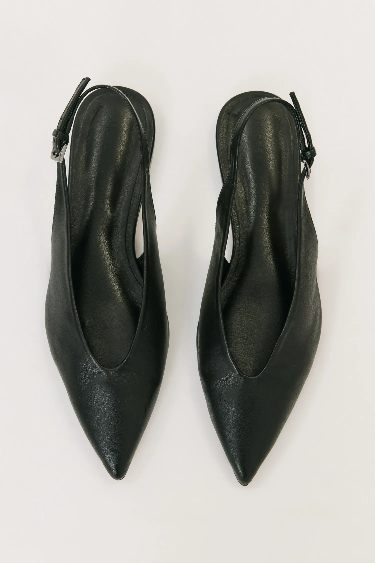 5-ST40265_SAPATILHA_BICO_FINO_COURO_PRETO_ANDREAMARQUES