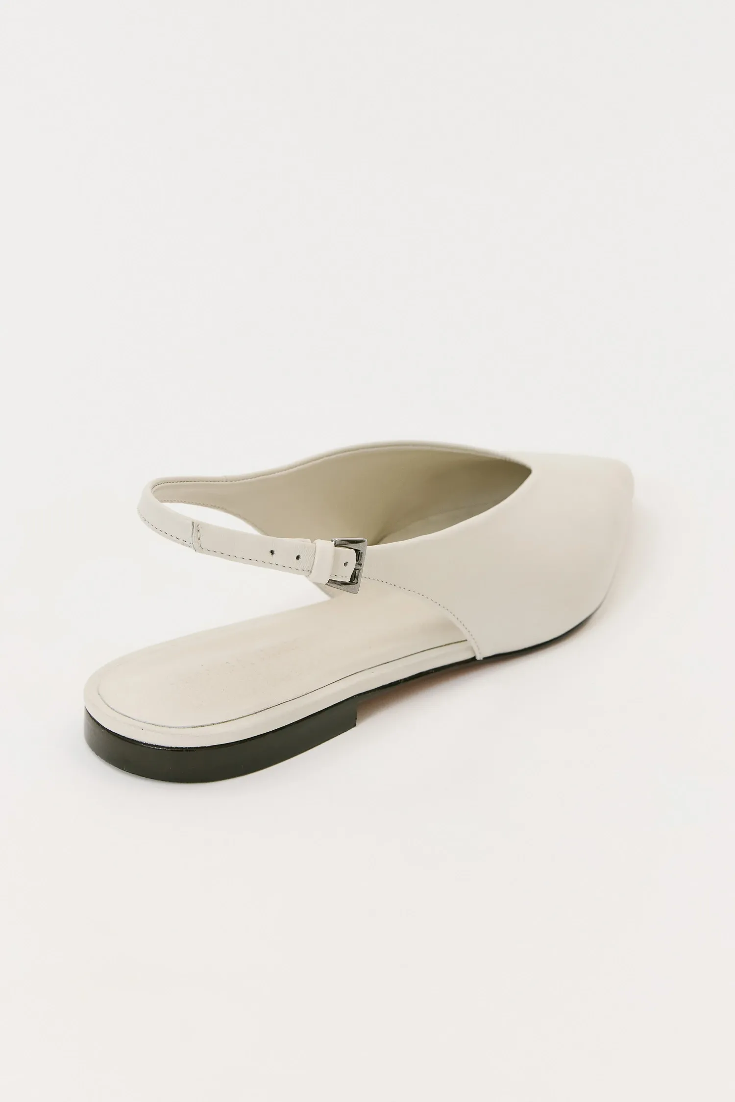 3-ST40265_SAPATILHA_BICO_FINO_COURO_OFFWHITE_ANDREAMARQUES--5-