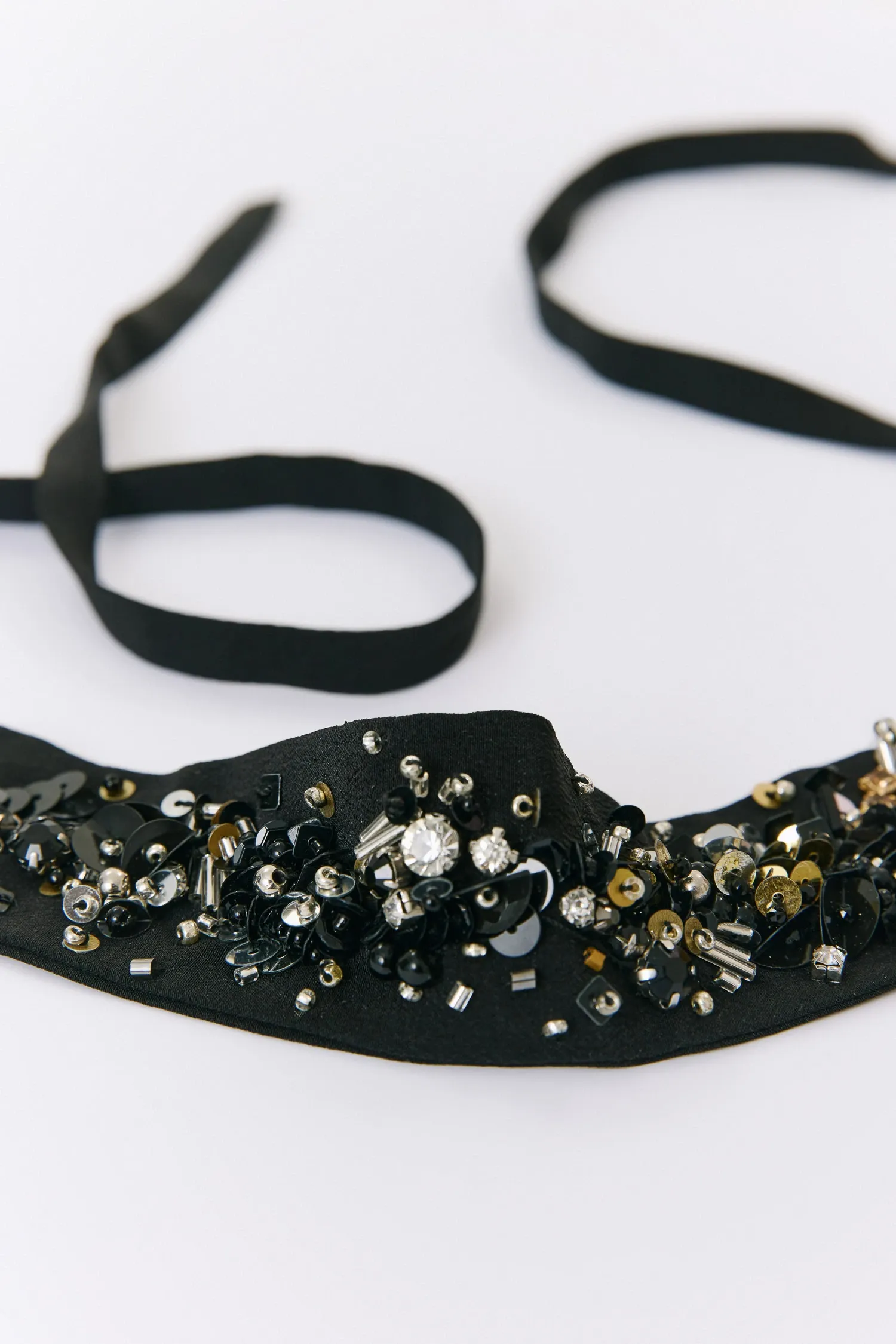 008162_COLAR_SEDA_BORDADO_PRETO_COM_METAIS_ANDREAMARQUES--7-