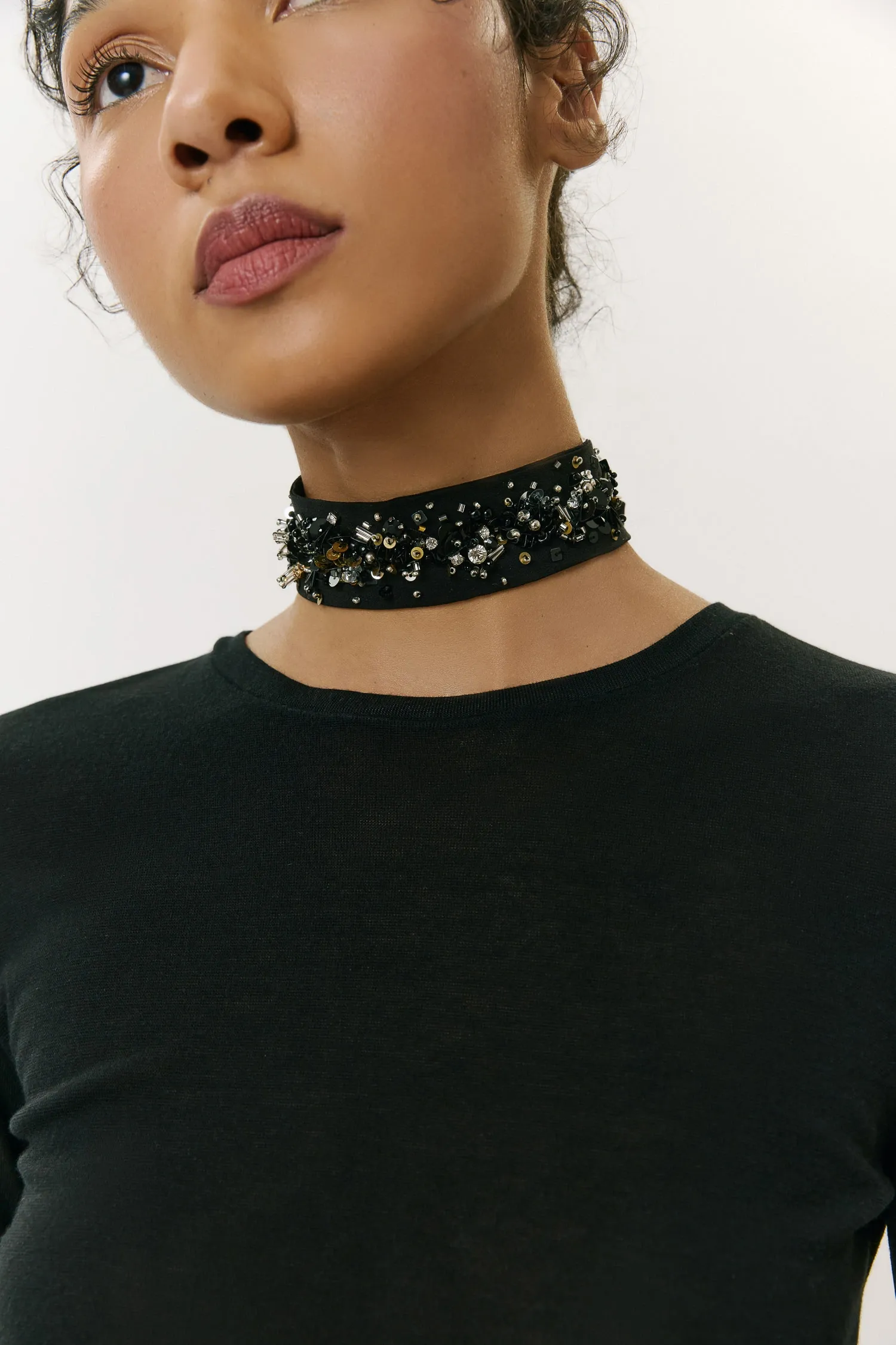 008162_COLAR_SEDA_BORDADO_PRETO_COM_METAIS_ANDREAMARQUES--9-