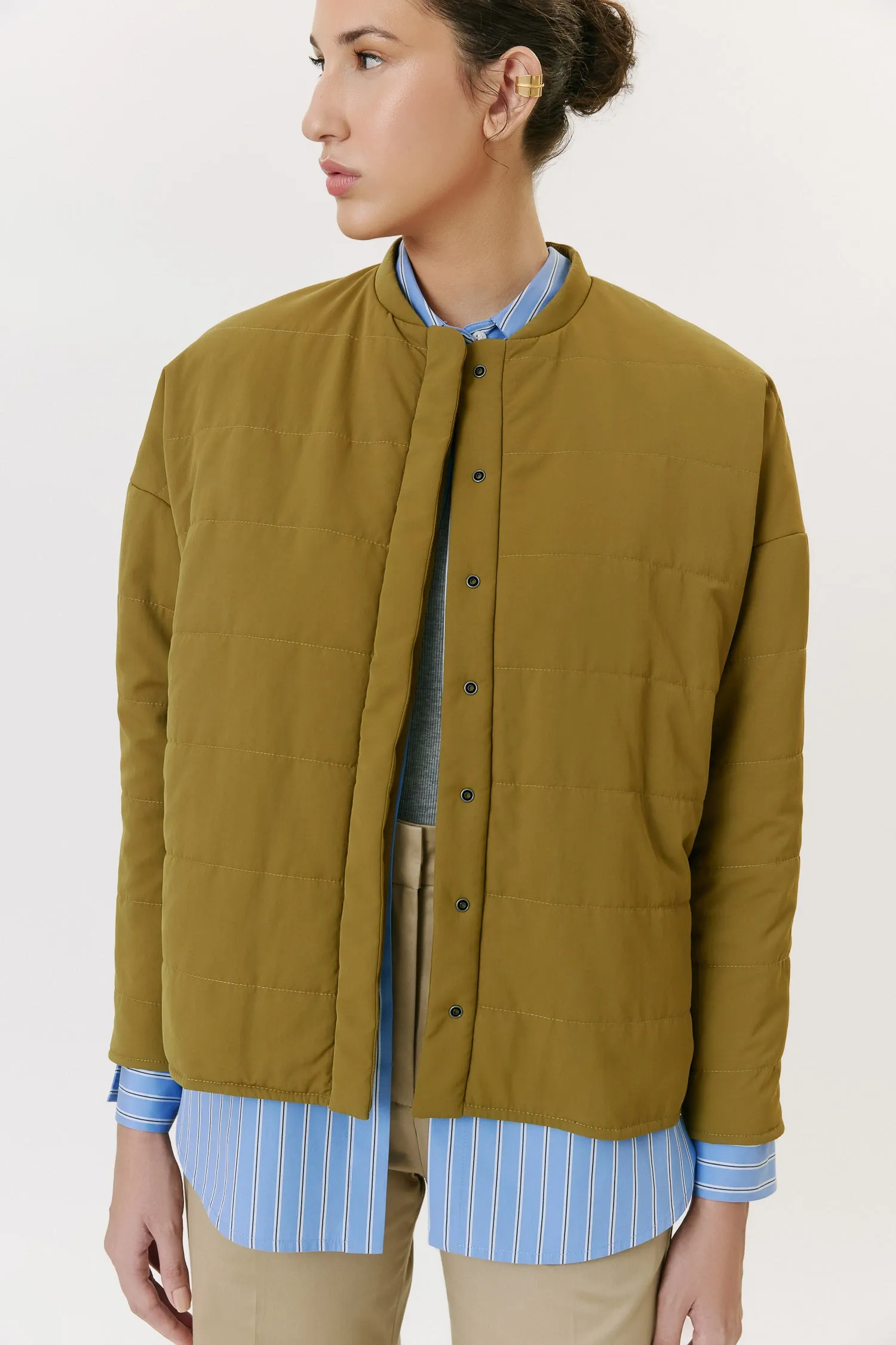 3-008014_CASACO_MATELASSE_GOLA_ESPORTIVA_OLIVA_ANDREA_MARQUES--1-