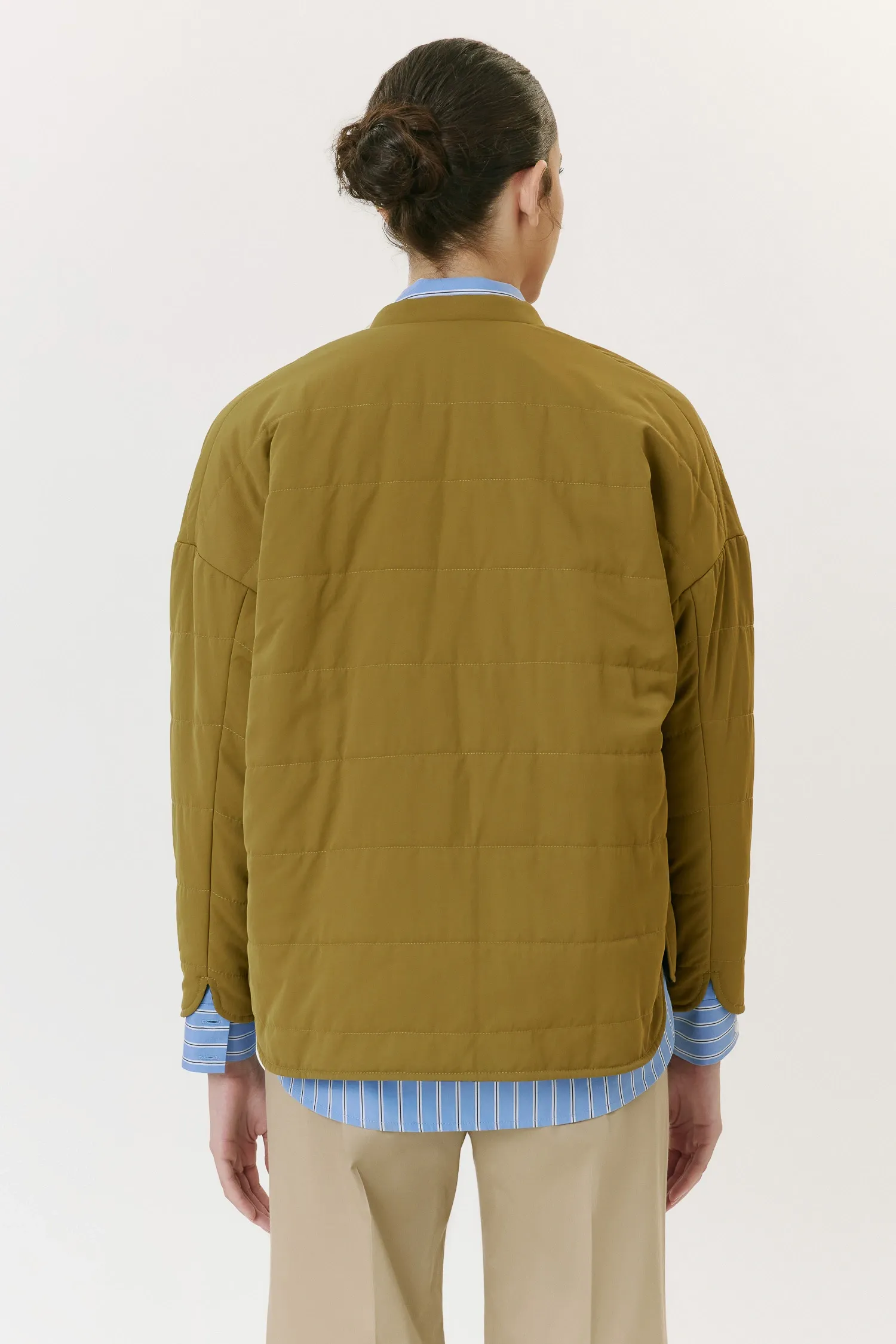 4-008014_CASACO_MATELASSE_GOLA_ESPORTIVA_OLIVA_ANDREA_MARQUES--6-