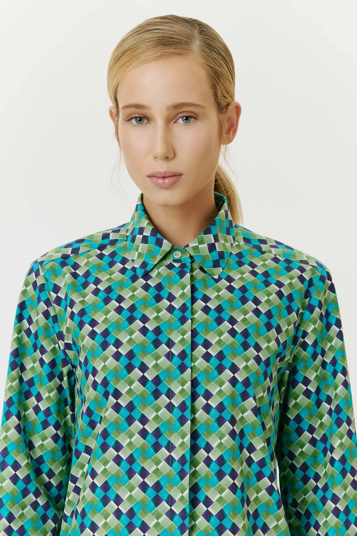 3-008027_CAMISA_CLASSICA_TRELICA_ANDREA_MARQUES--2-