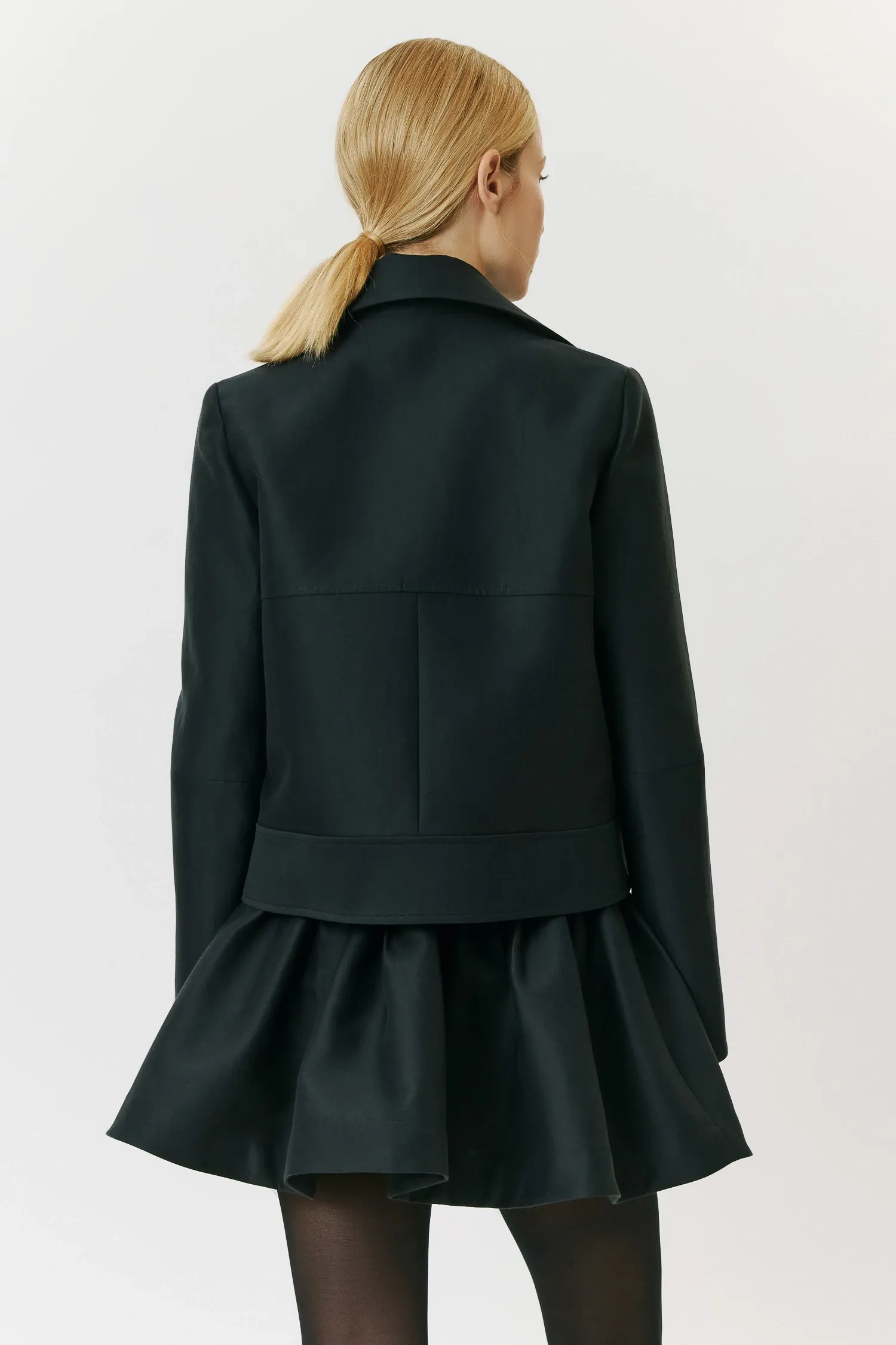 4-008037_CASACO_CURTO_GOLA_AMPLA_PRETO_ANDREA_MARQUES--1-