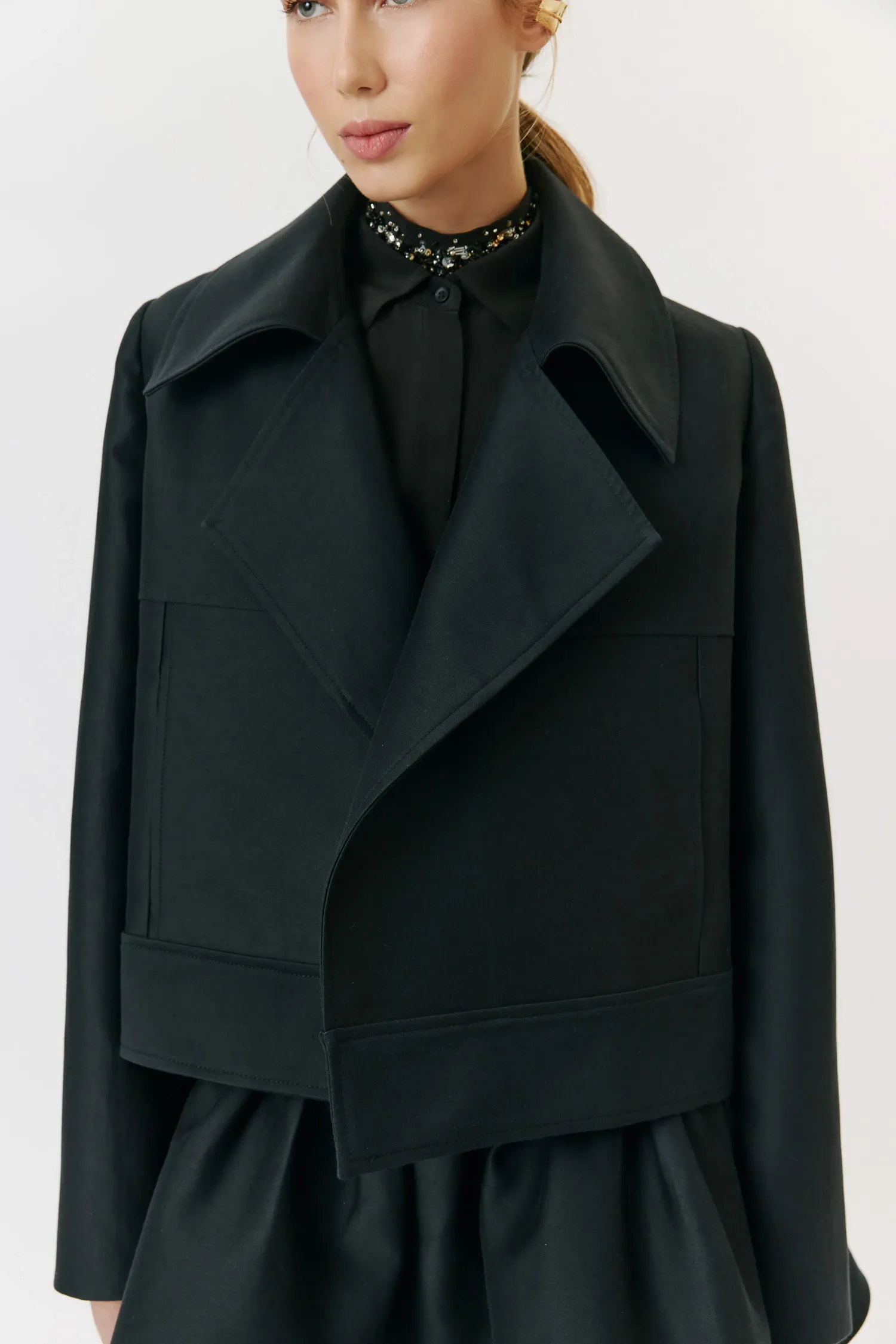 5-008037_CASACO_CURTO_GOLA_AMPLA_PRETO_ANDREA_MARQUES--5-