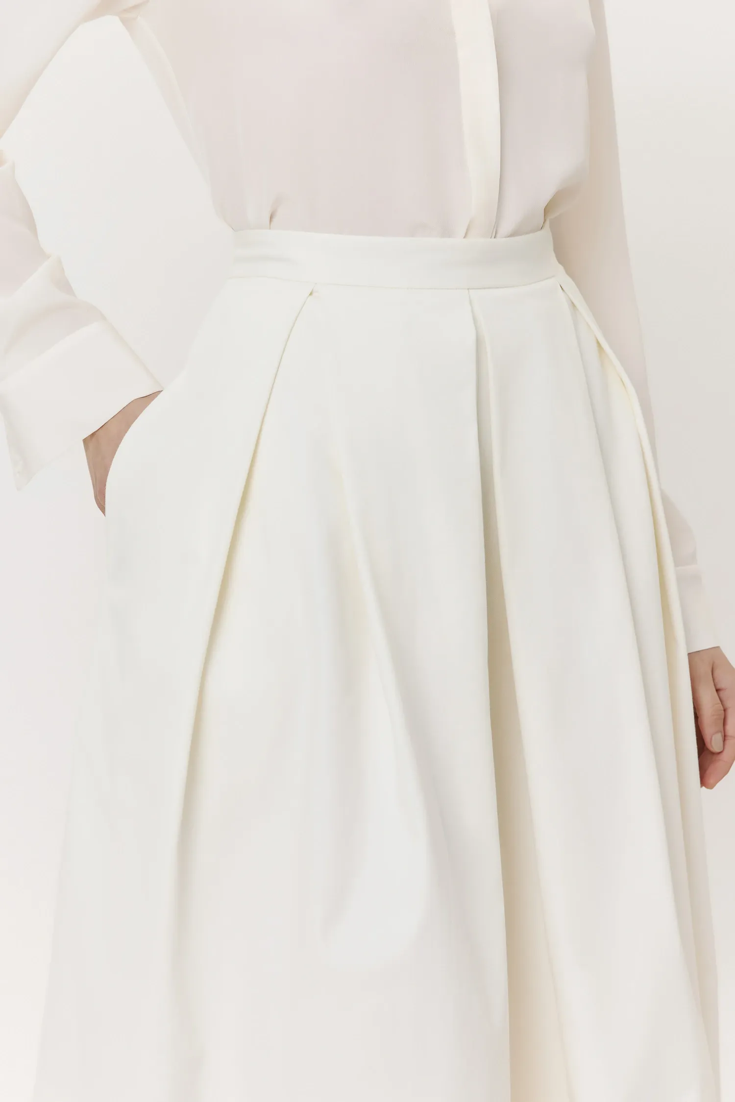 6-008048_CALCA_AMPLA_PREGAS_PROFUNDA_OFF_WHITE_ANDREA_MARQUES--6-